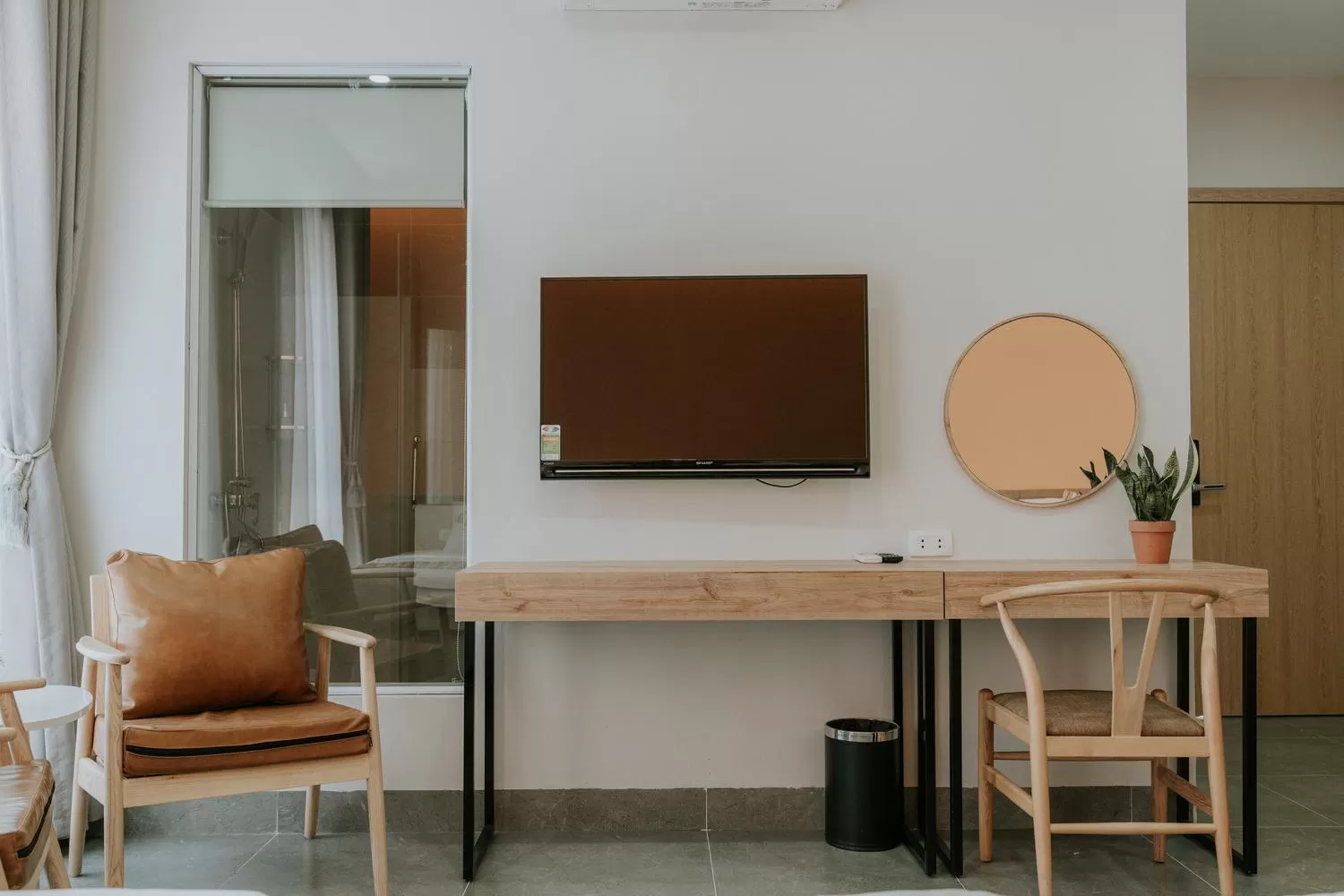 hair dresser, TV/Entertainment Center in Le Cactus Hotel Ha Long