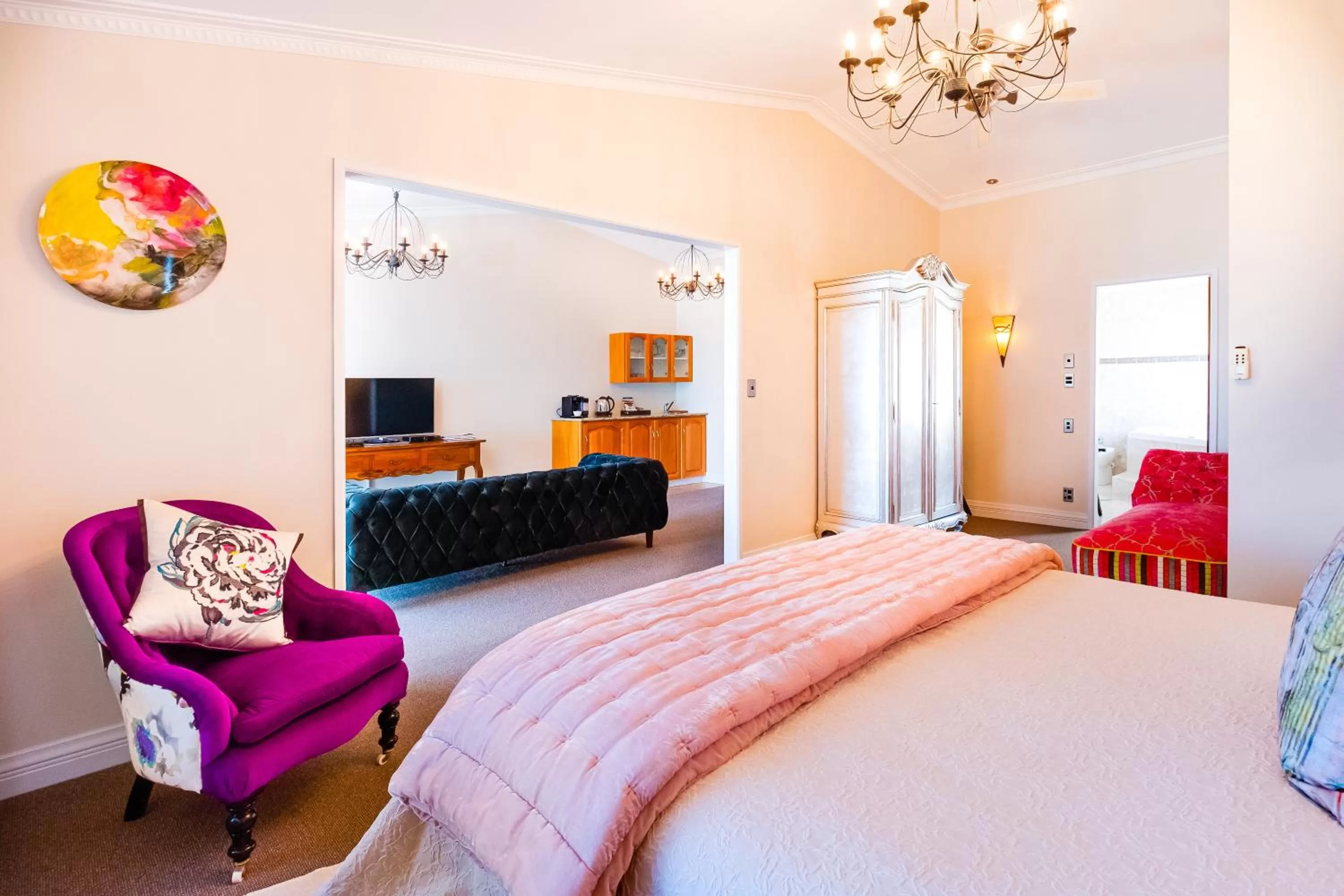 Photo of the whole room, Bed in On The Point - Lake Rotorua