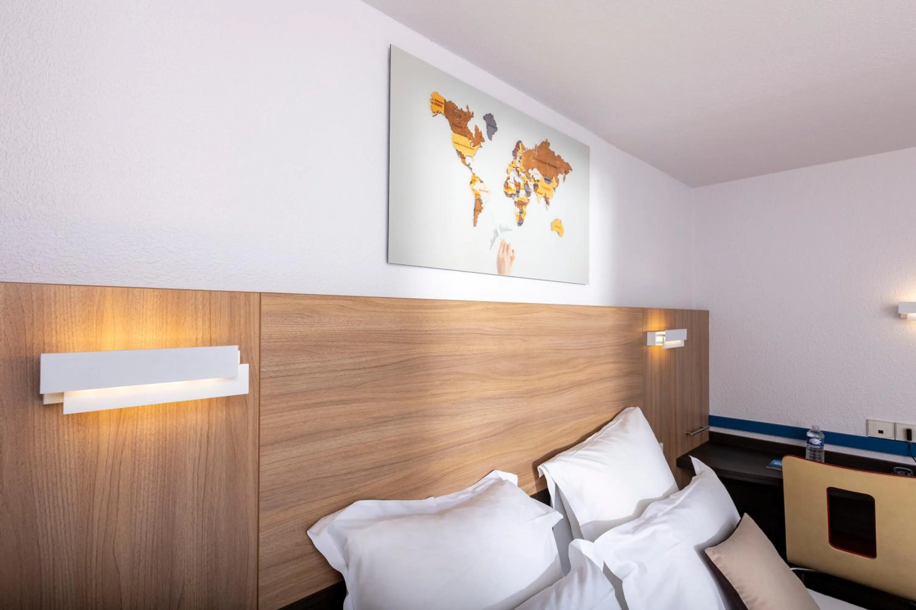 Bedroom in Kyriad Paris Ouest - Colombes