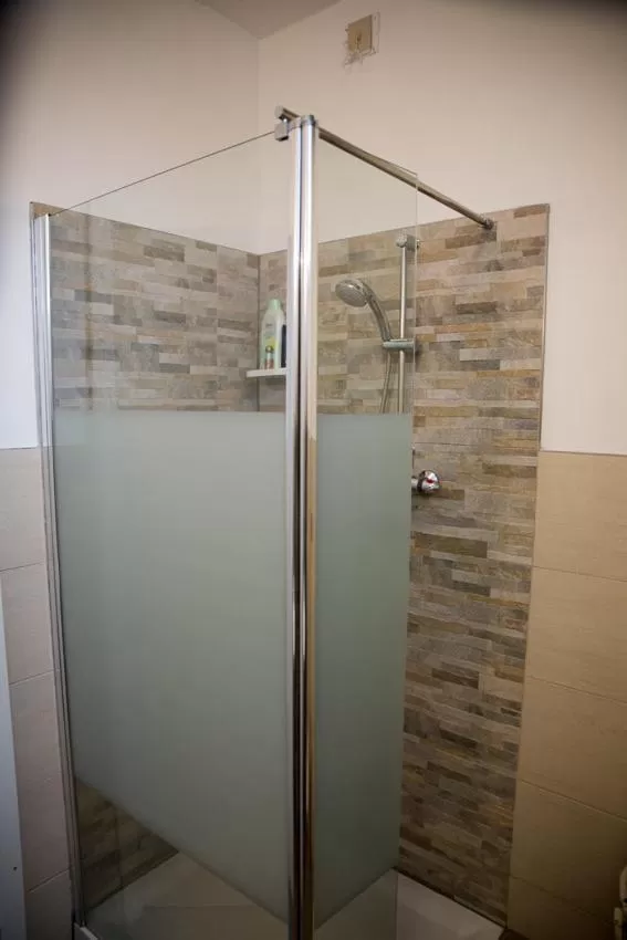 Shower in Bed & Breakfast Delle Rose