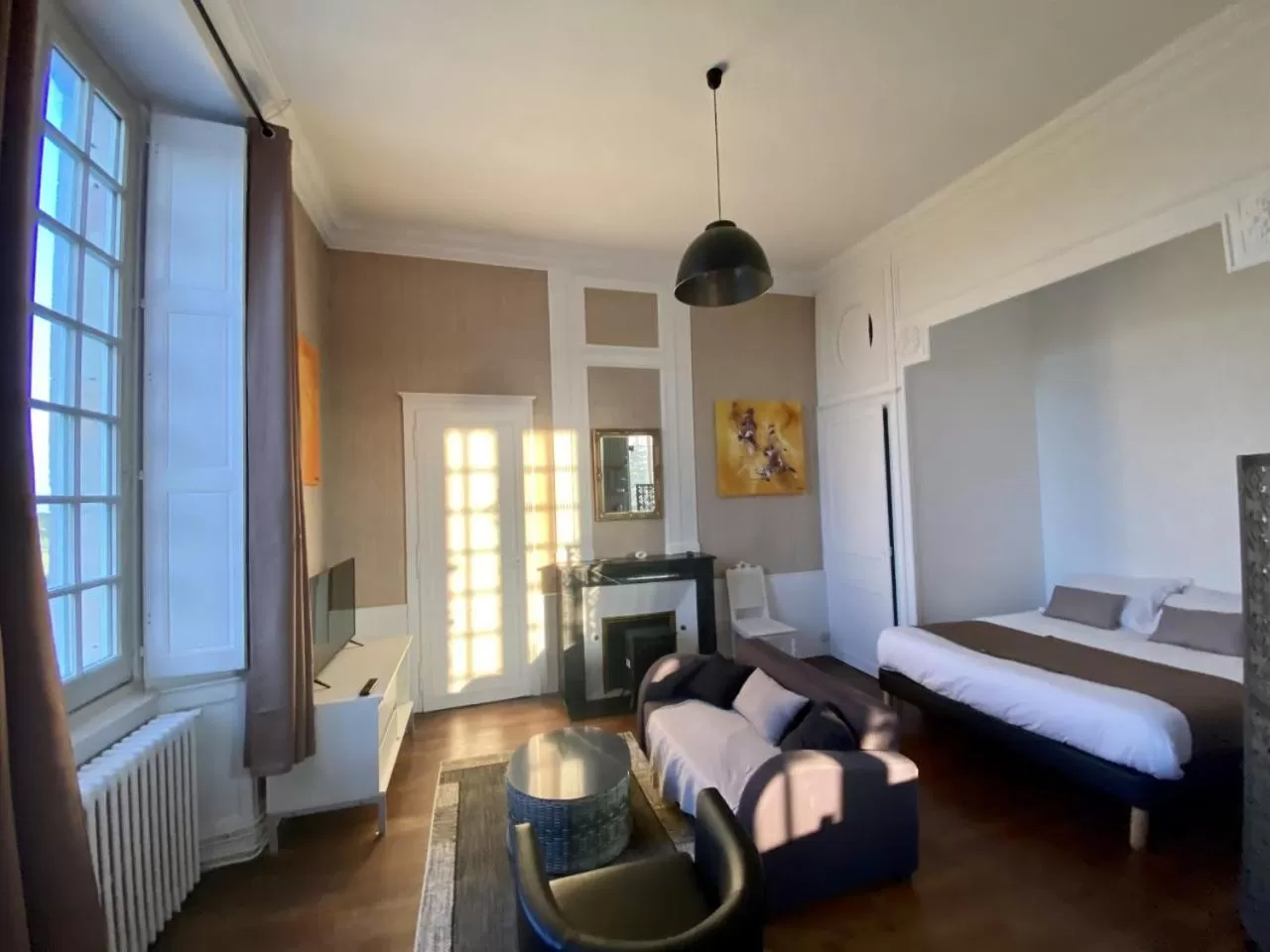 Photo of the whole room in Hôtel Particulier CHÂTEAU DES MARAIS Proximité et vue sur le Lac de Grand lieu