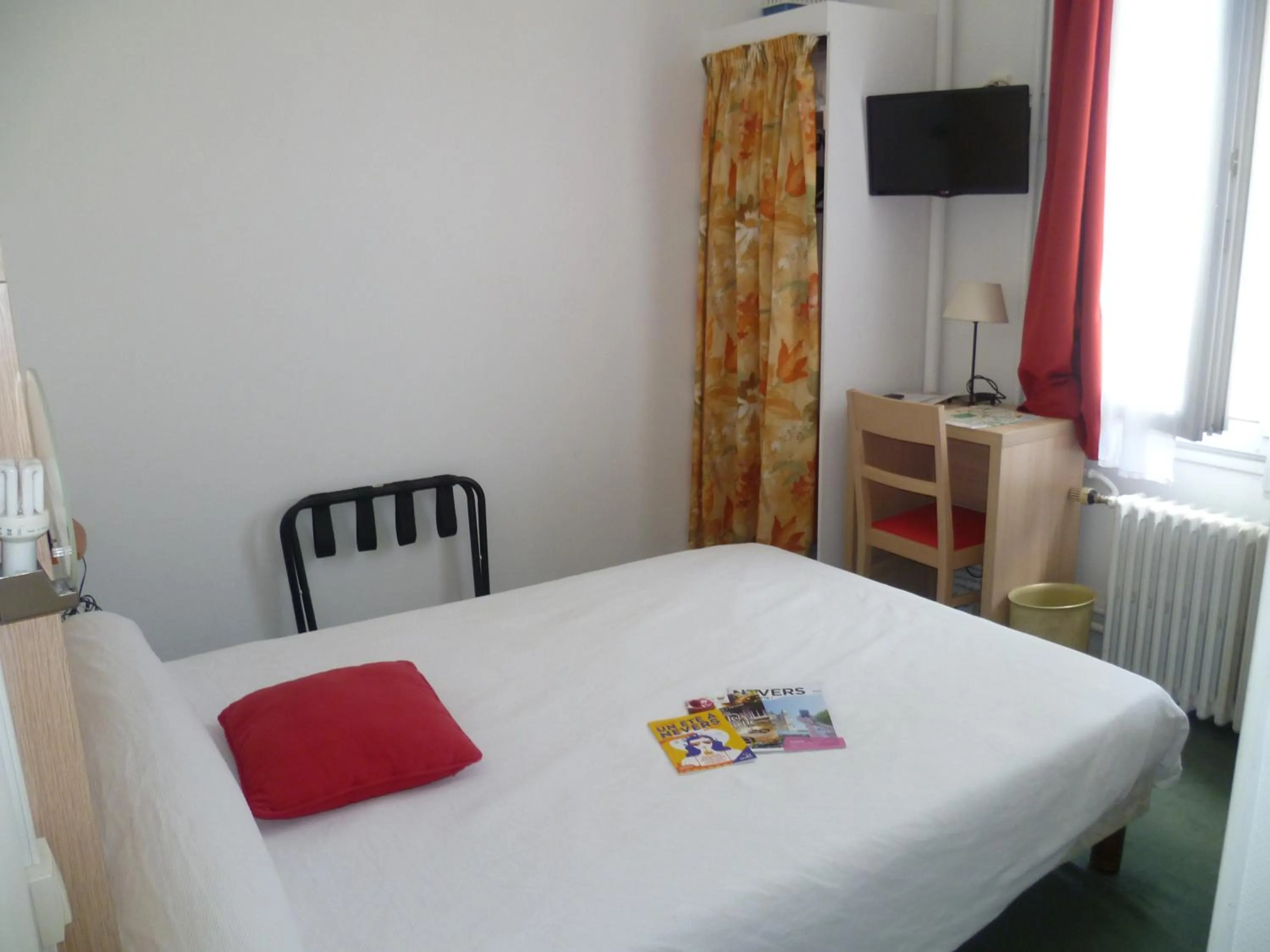 Bed in Hôtel Beauséjour