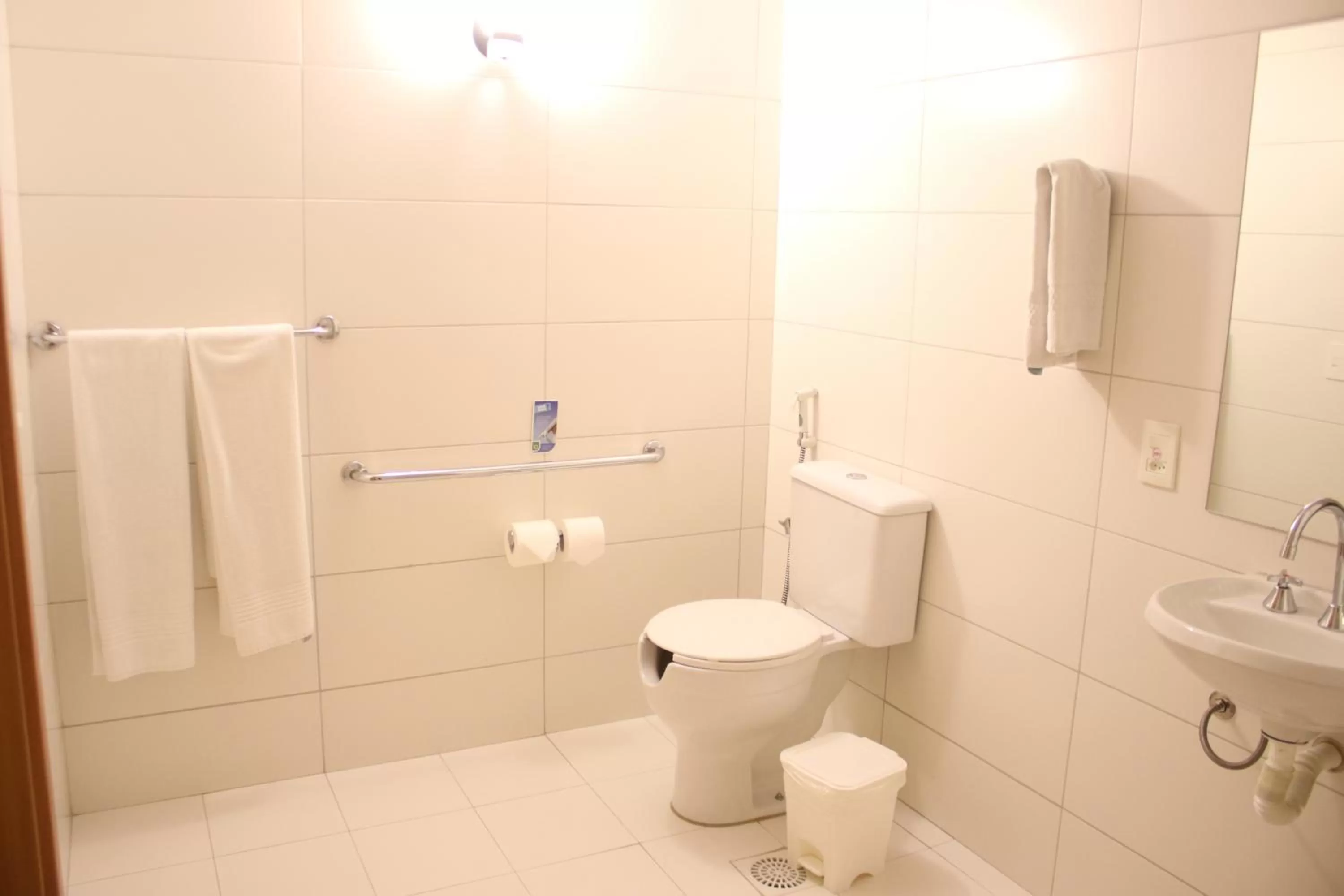 Bathroom in Hotel 10 Goiânia