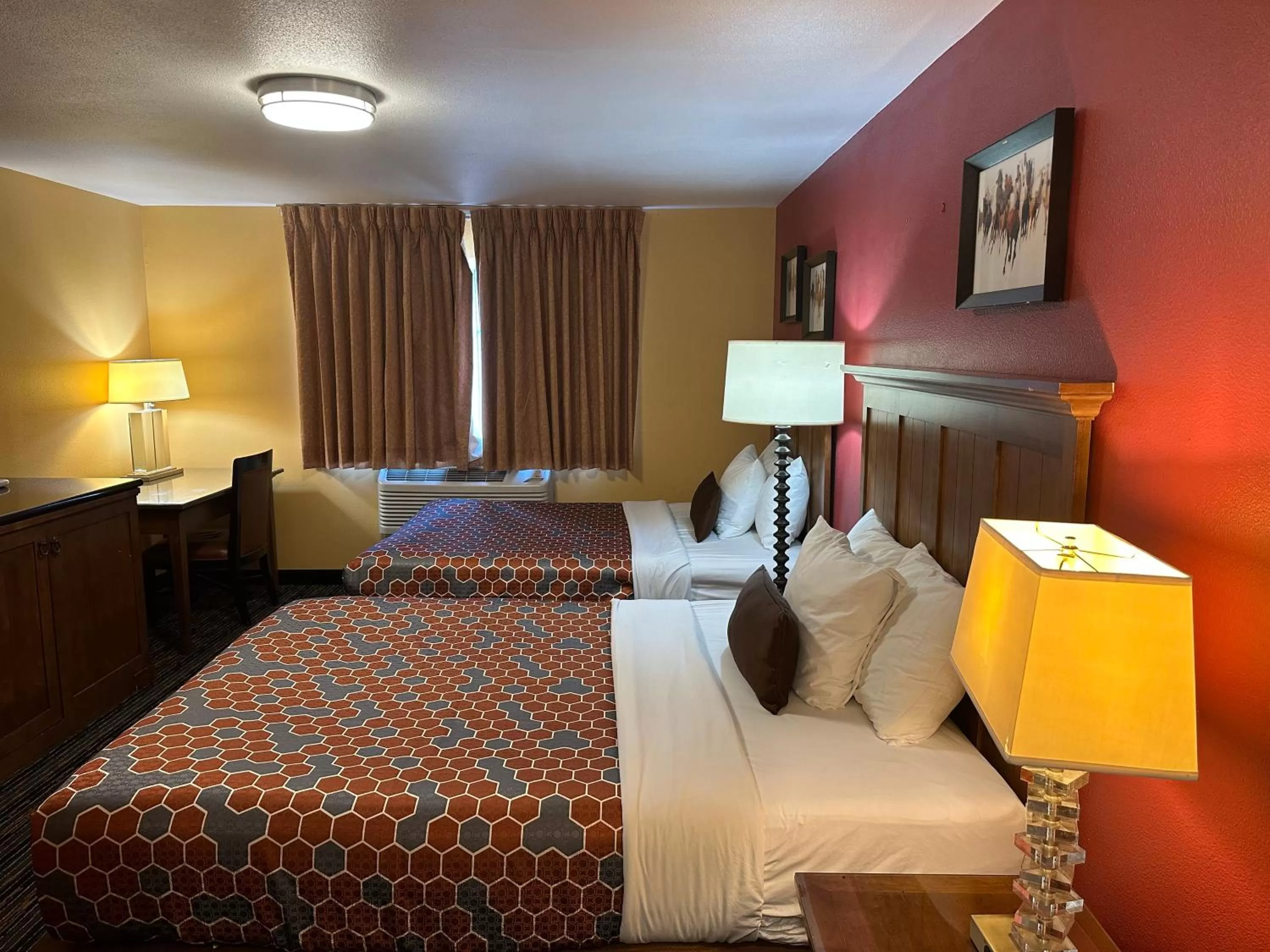 Bedroom, Bed in The Royal Victorian Motel