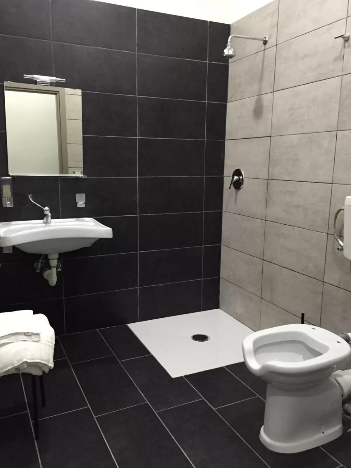 Bathroom in B&B Napoli Binario 1