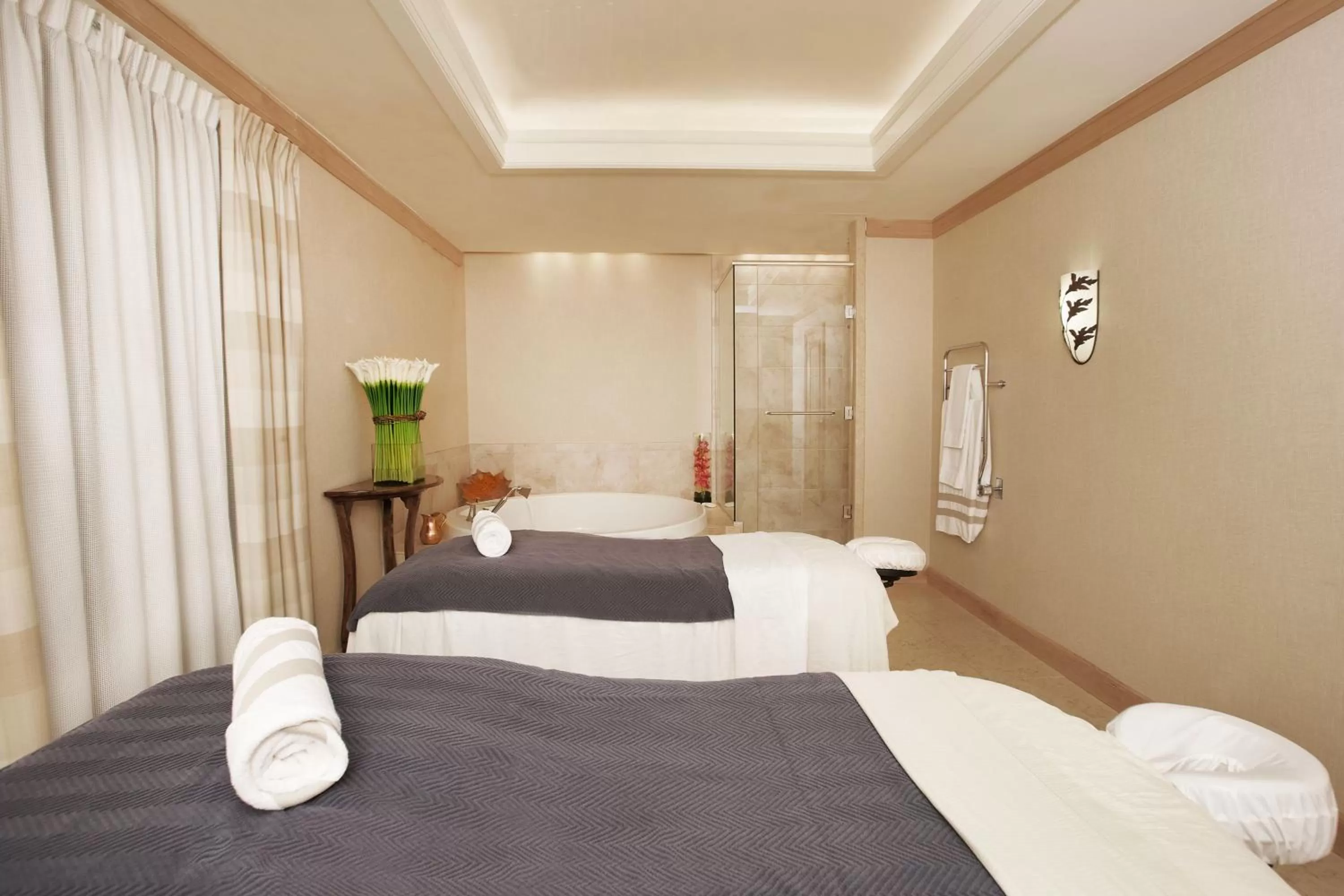Spa and wellness centre/facilities, Bed in JW Marriott The Rosseau Muskoka Resort & Spa