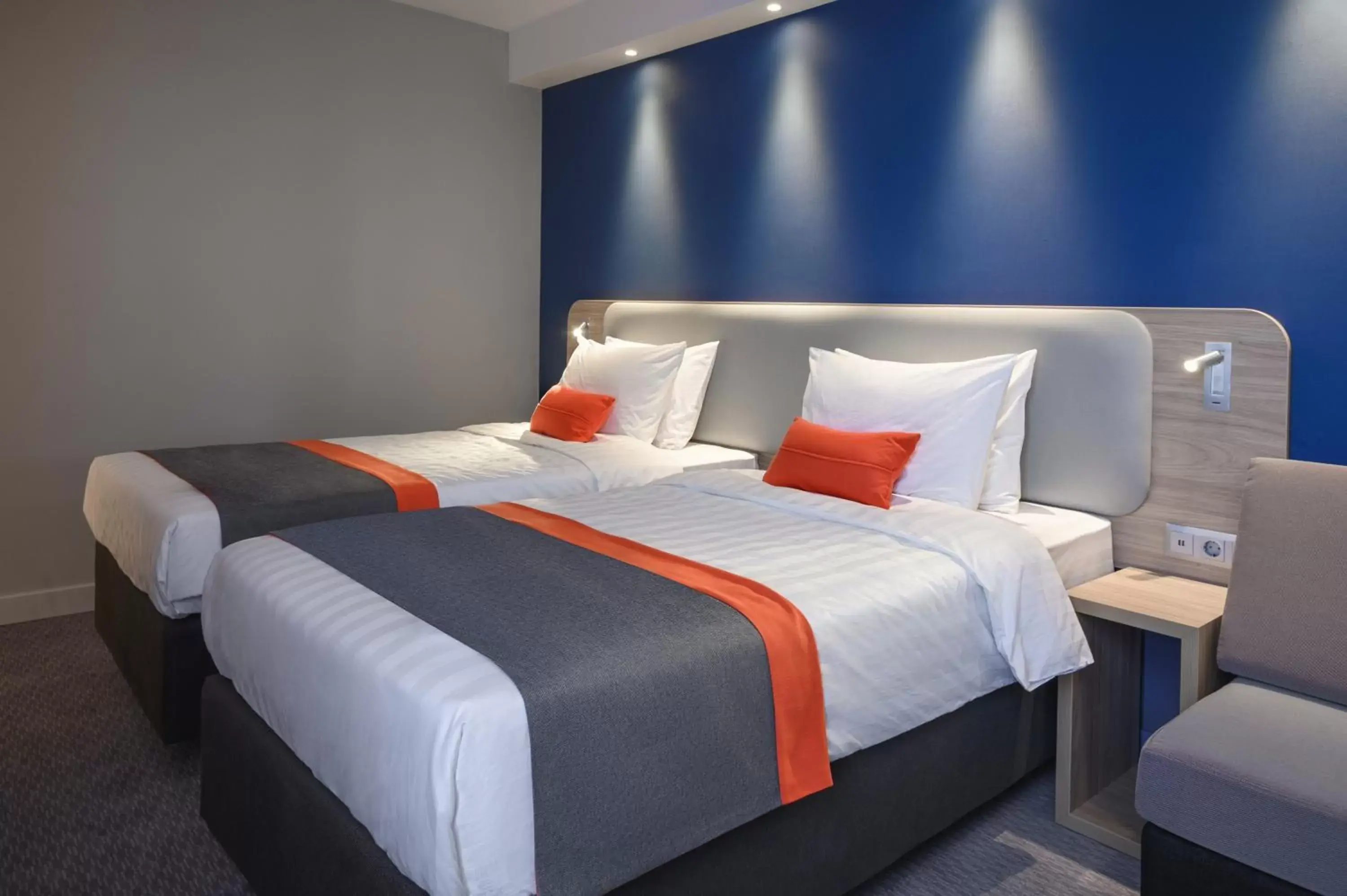 Standard Twin Room - Smoking in Holiday Inn Express - Almaty by IHG Standard Twin Room - Smoking in Holiday Inn Express - Almaty by IHG