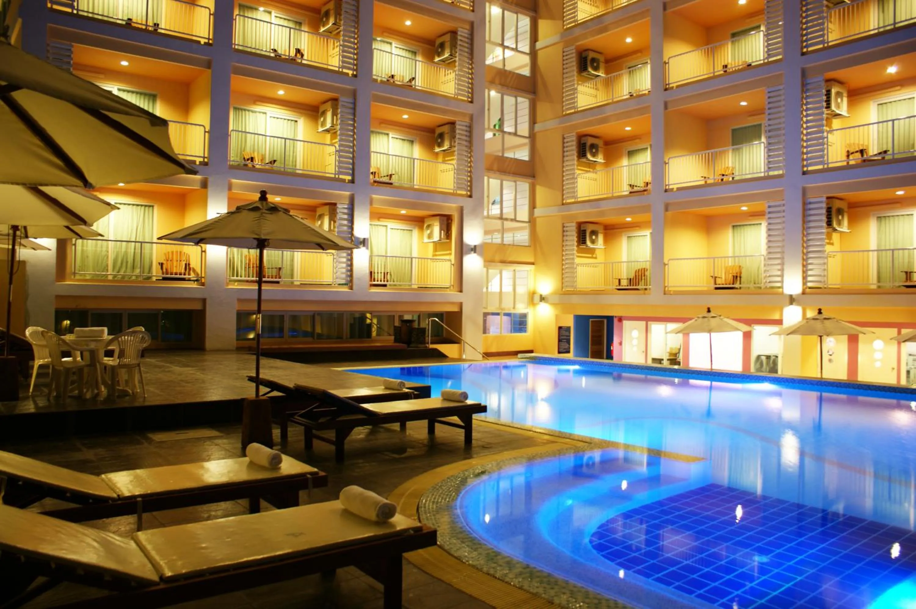 Swimming pool in Best Bella Pattaya