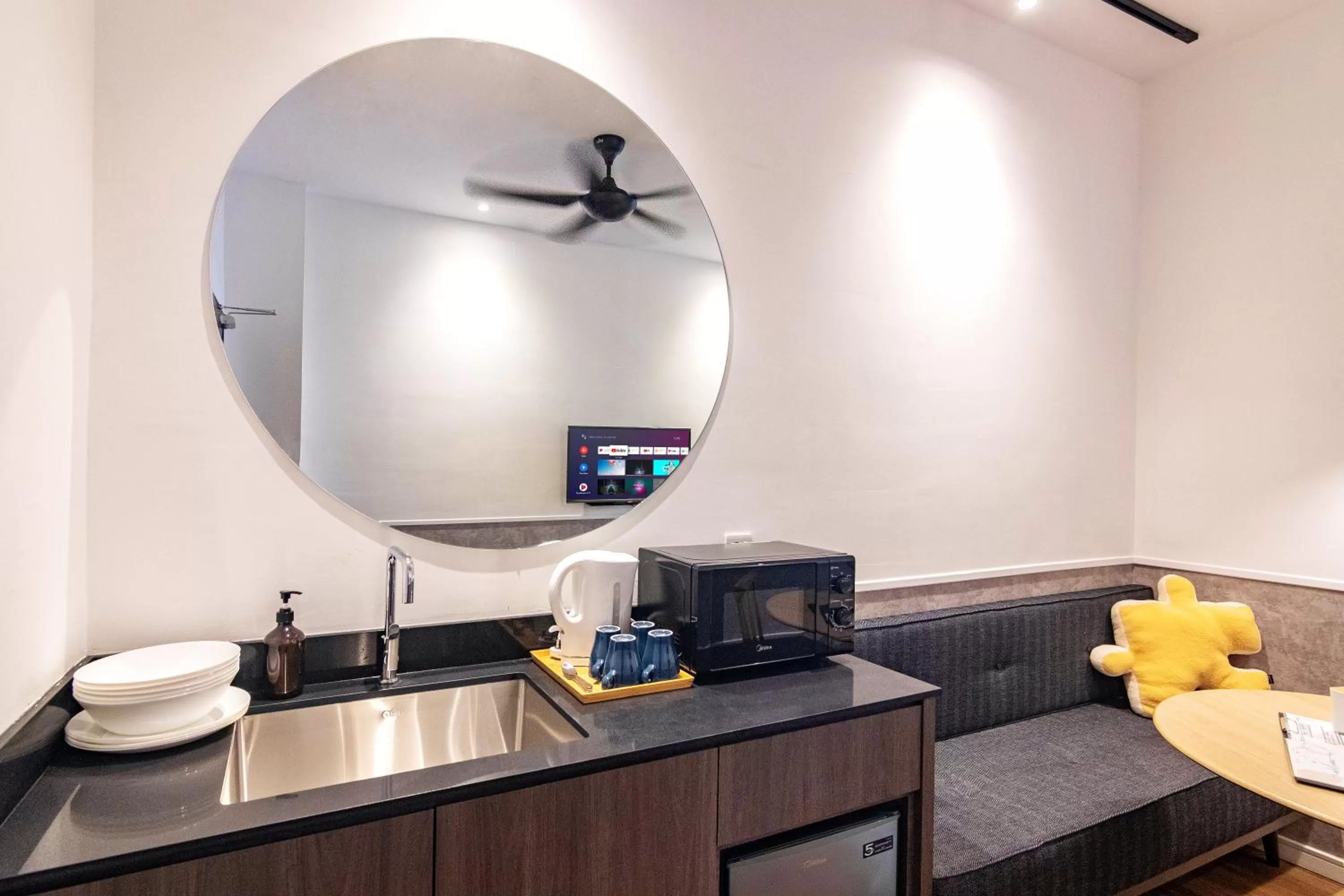 Kitchen or kitchenette in Bagan Suite