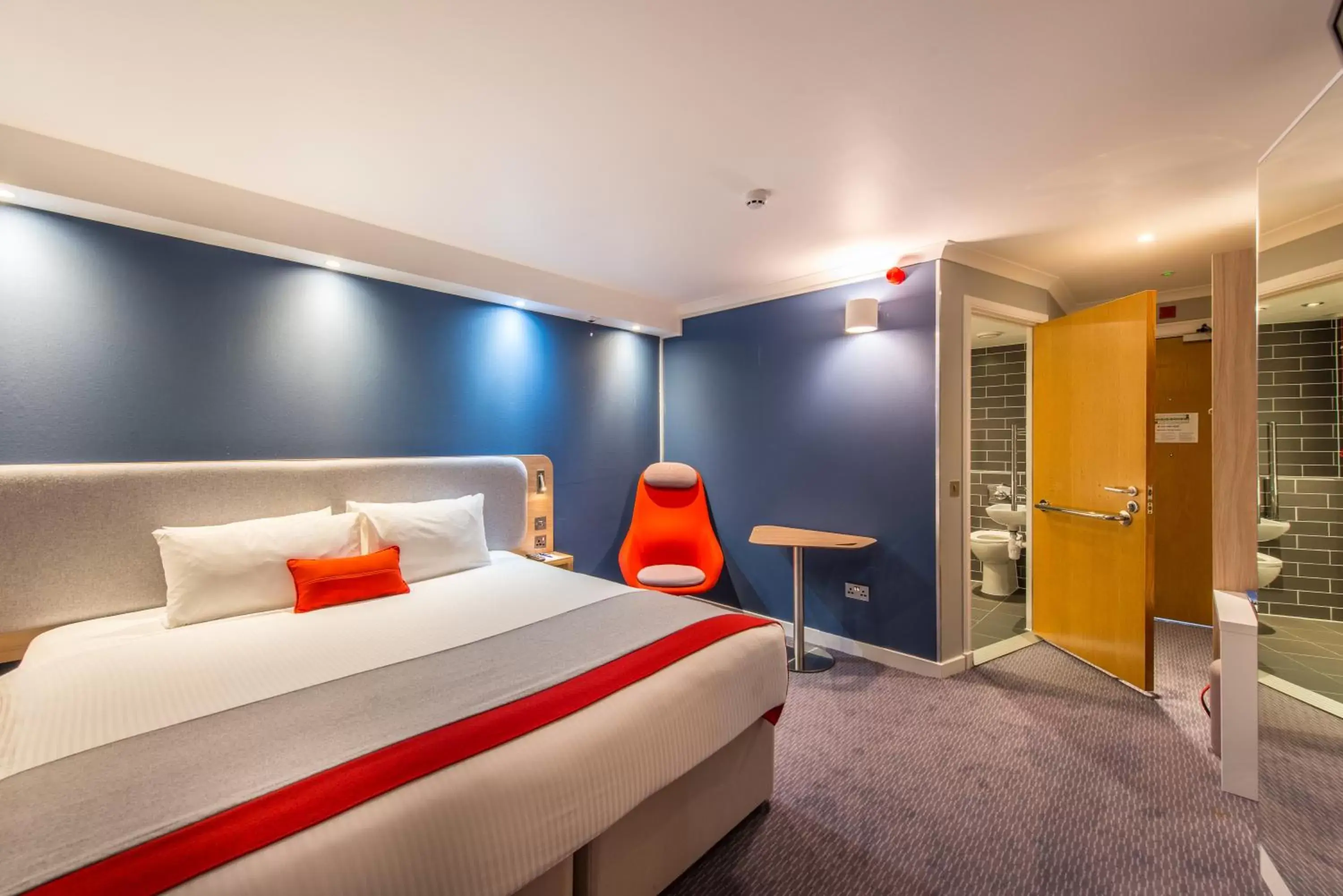 Double Room - Disability Access in Holiday Inn Express Strathclyde Park M74, Jct 5, an IHG Hotel Double Room - Disability Access in Holiday Inn Express Strathclyde Park M74, Jct 5, an IHG Hotel