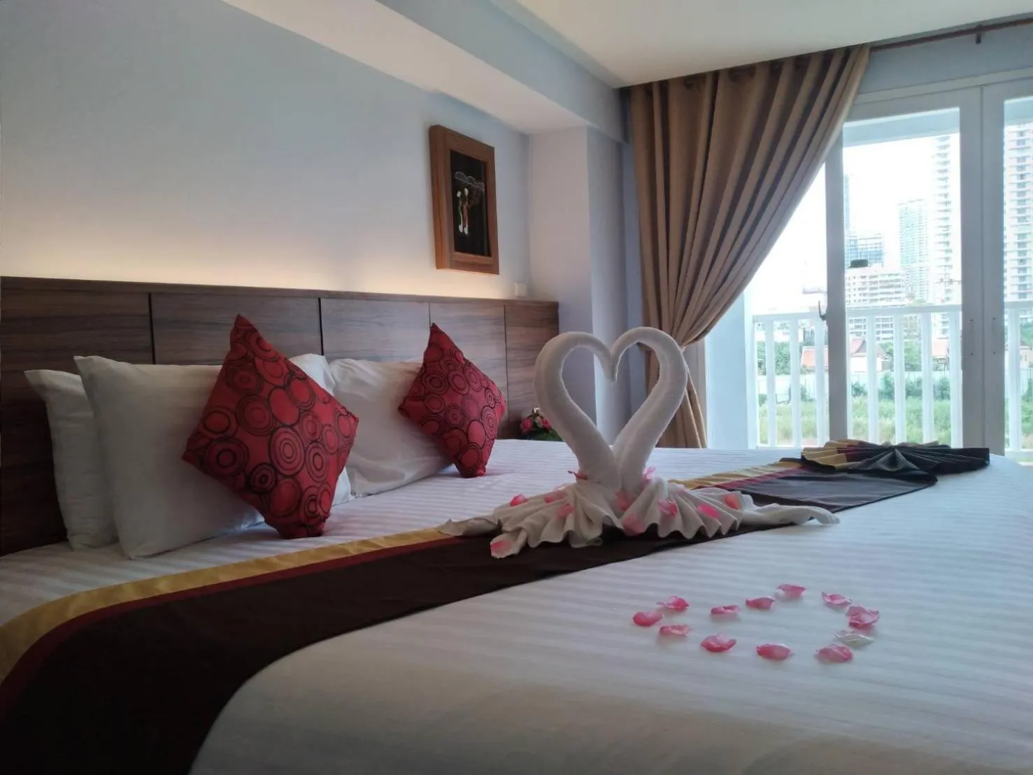 Bed in Saisawan Beach Luxury Hotel
