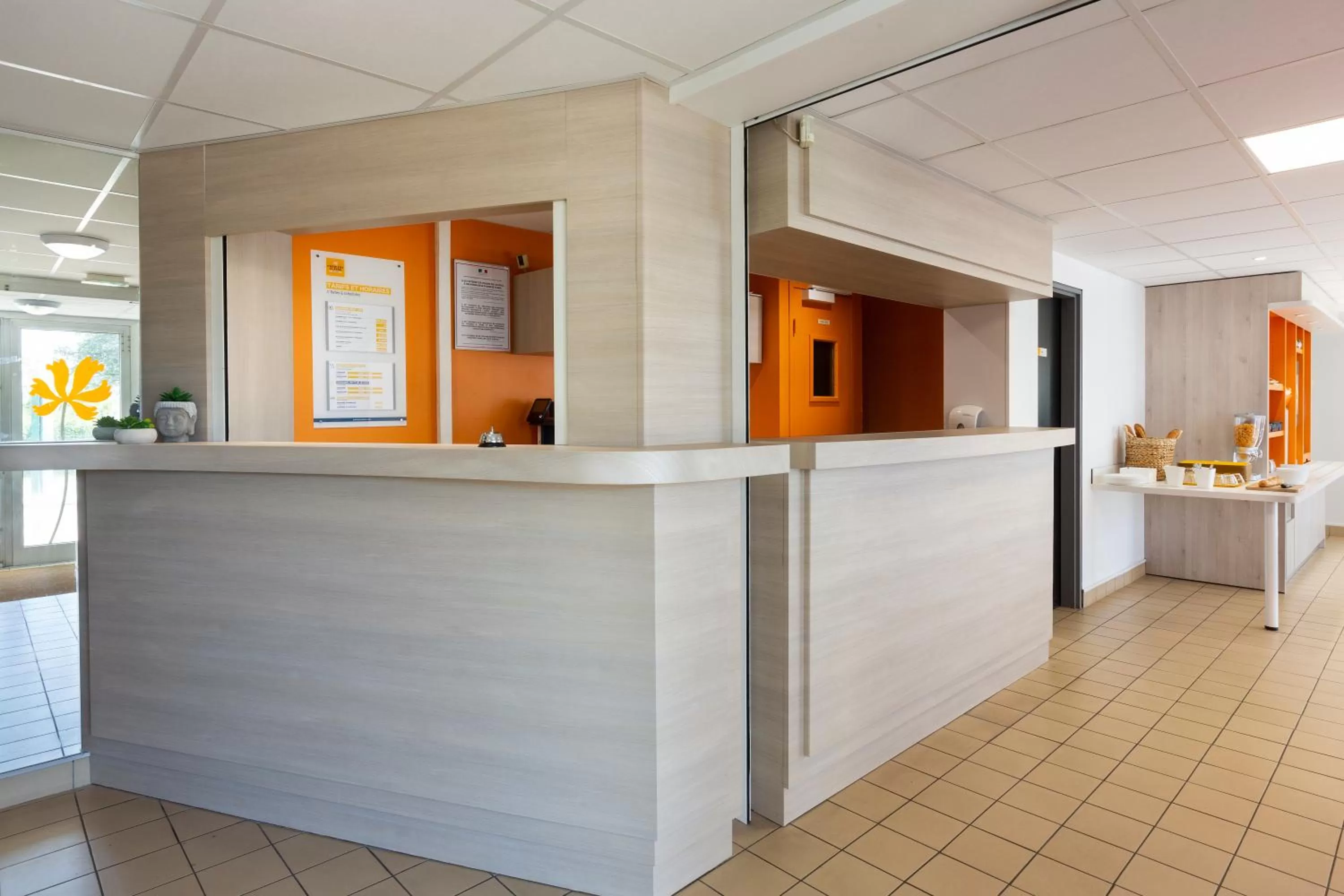Lobby or reception in Premiere Classe Nantes Ouest - St Herblain