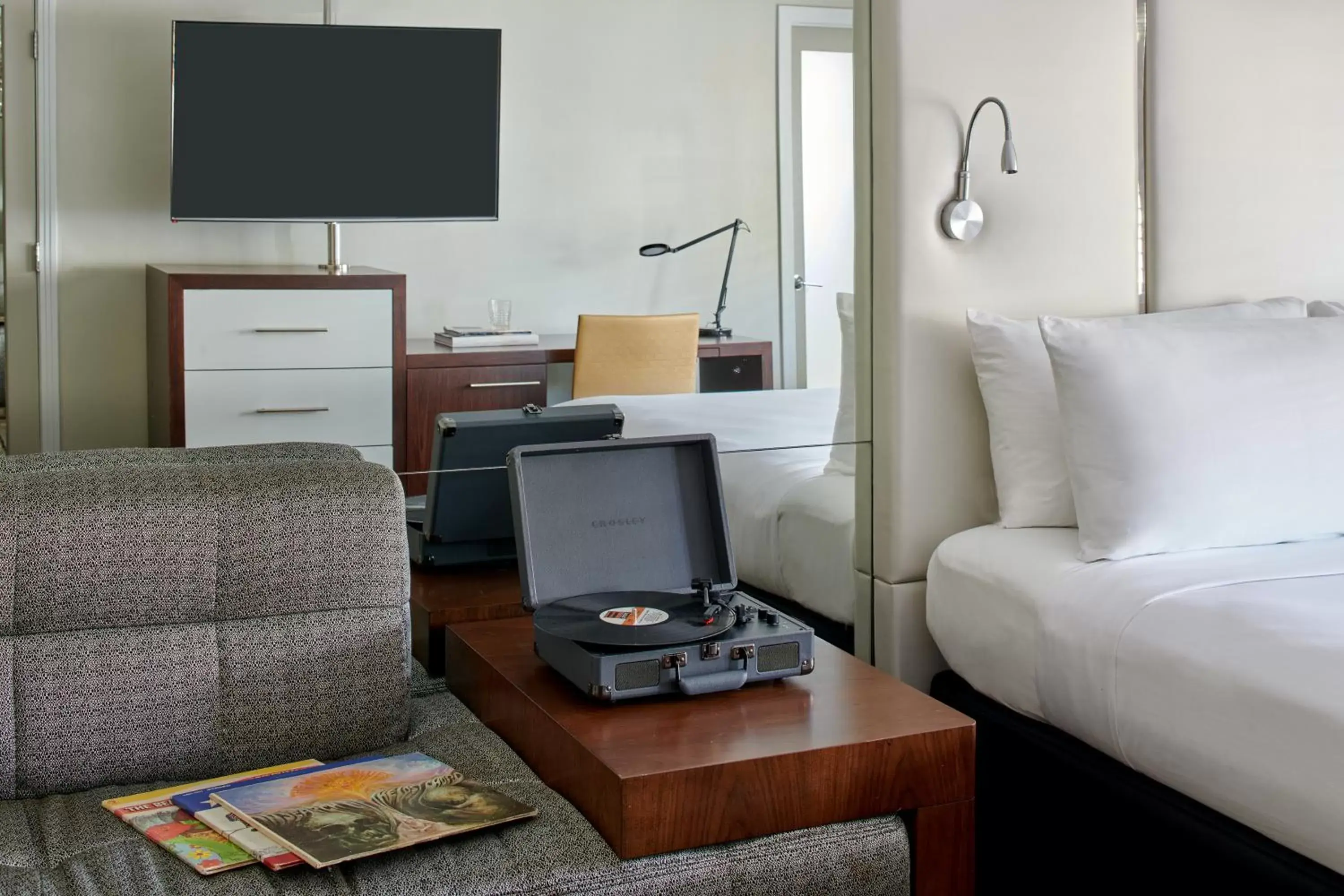 One King in Hotel Ziggy On Sunset One King in Hotel Ziggy On Sunset