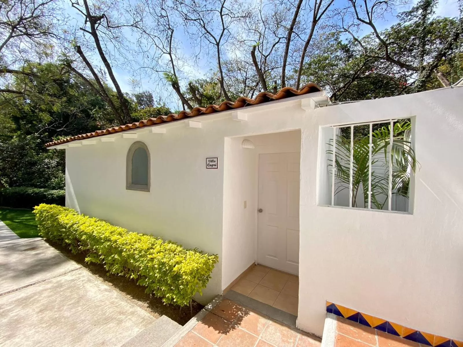 Facade/entrance in Hotel Cala Blanca Cuernavaca