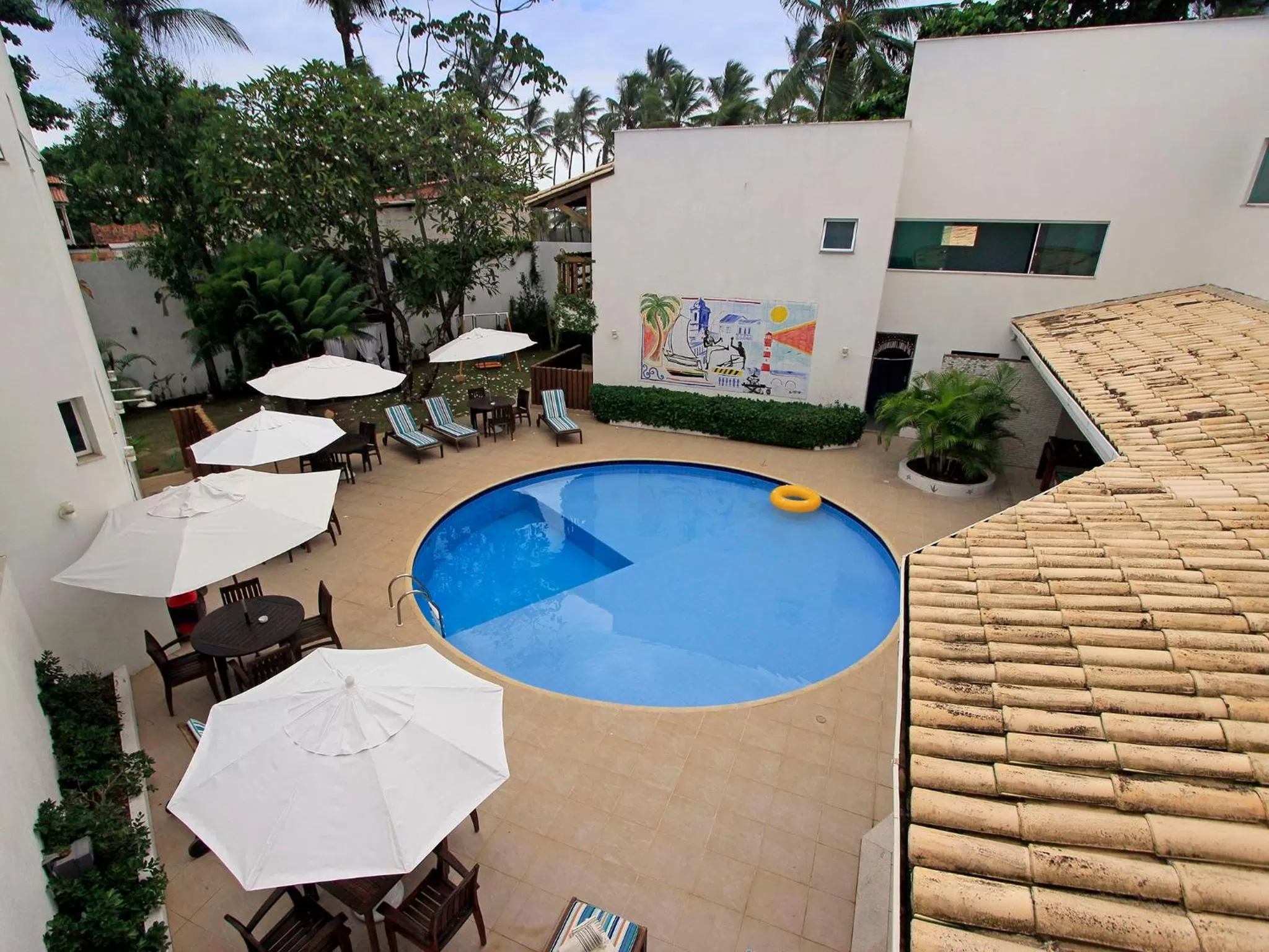 Swimming pool in Farol de Itapuã Praia Hotel