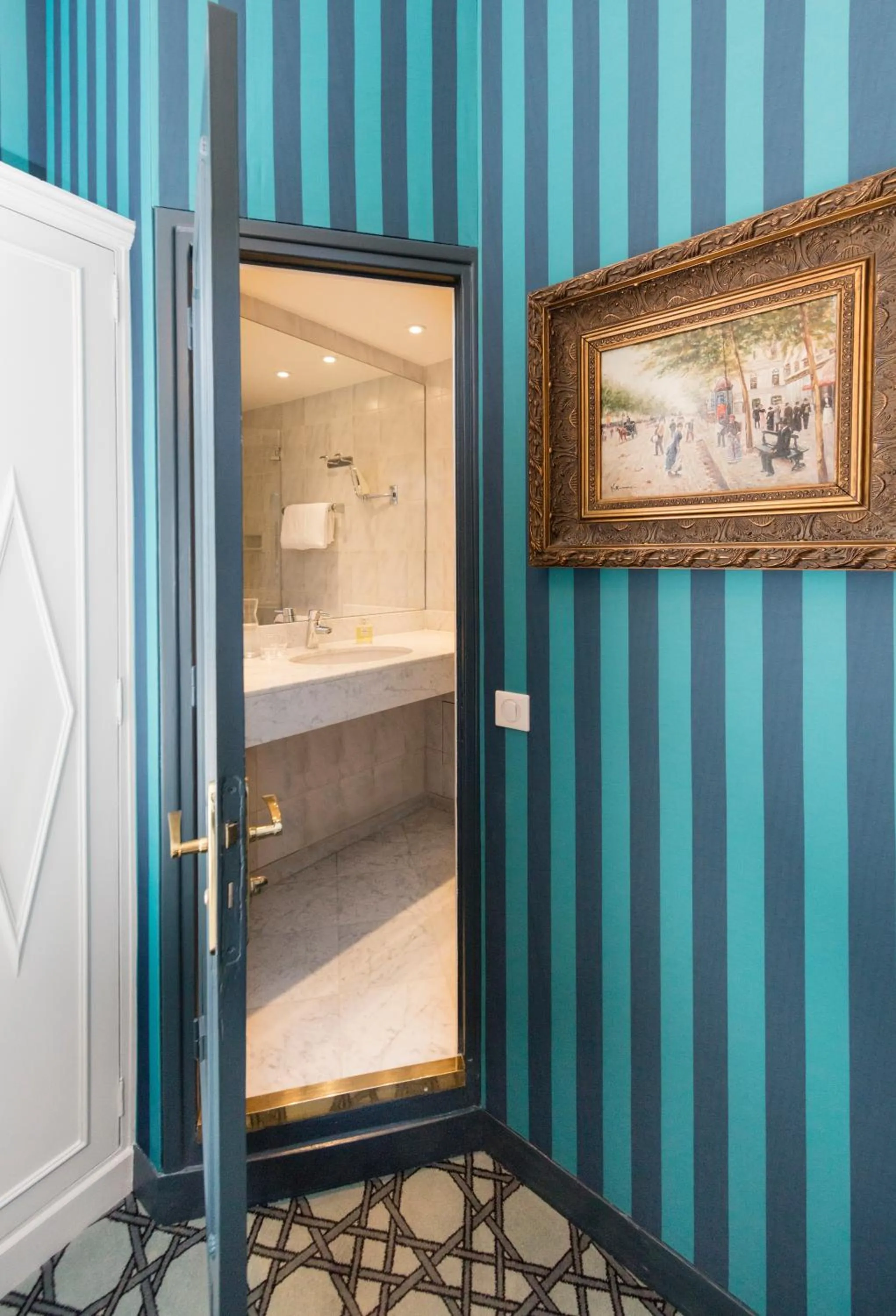 Bathroom in Hôtel Saint Germain