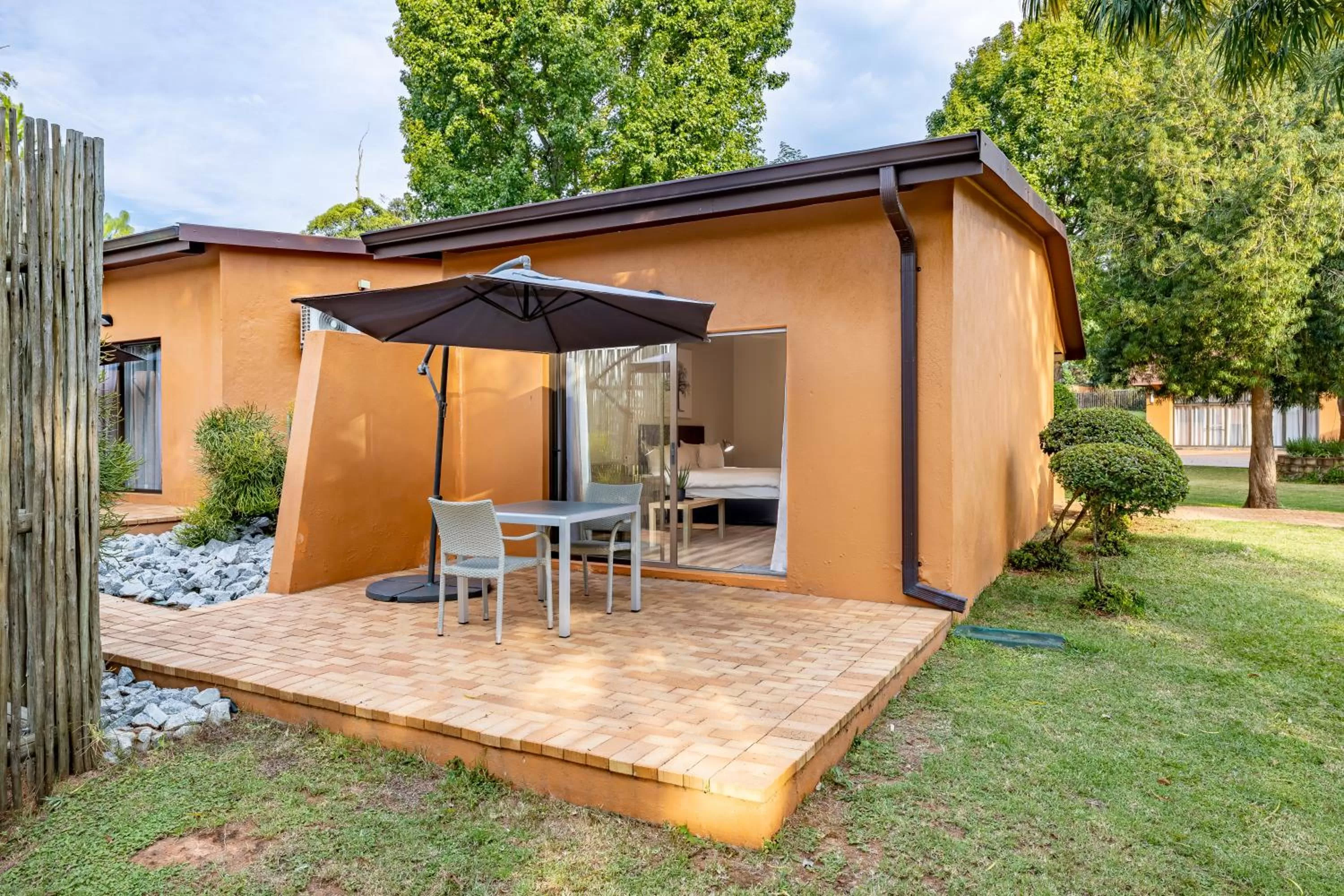 Patio in African Sky Hotels - Pine Lake Inn