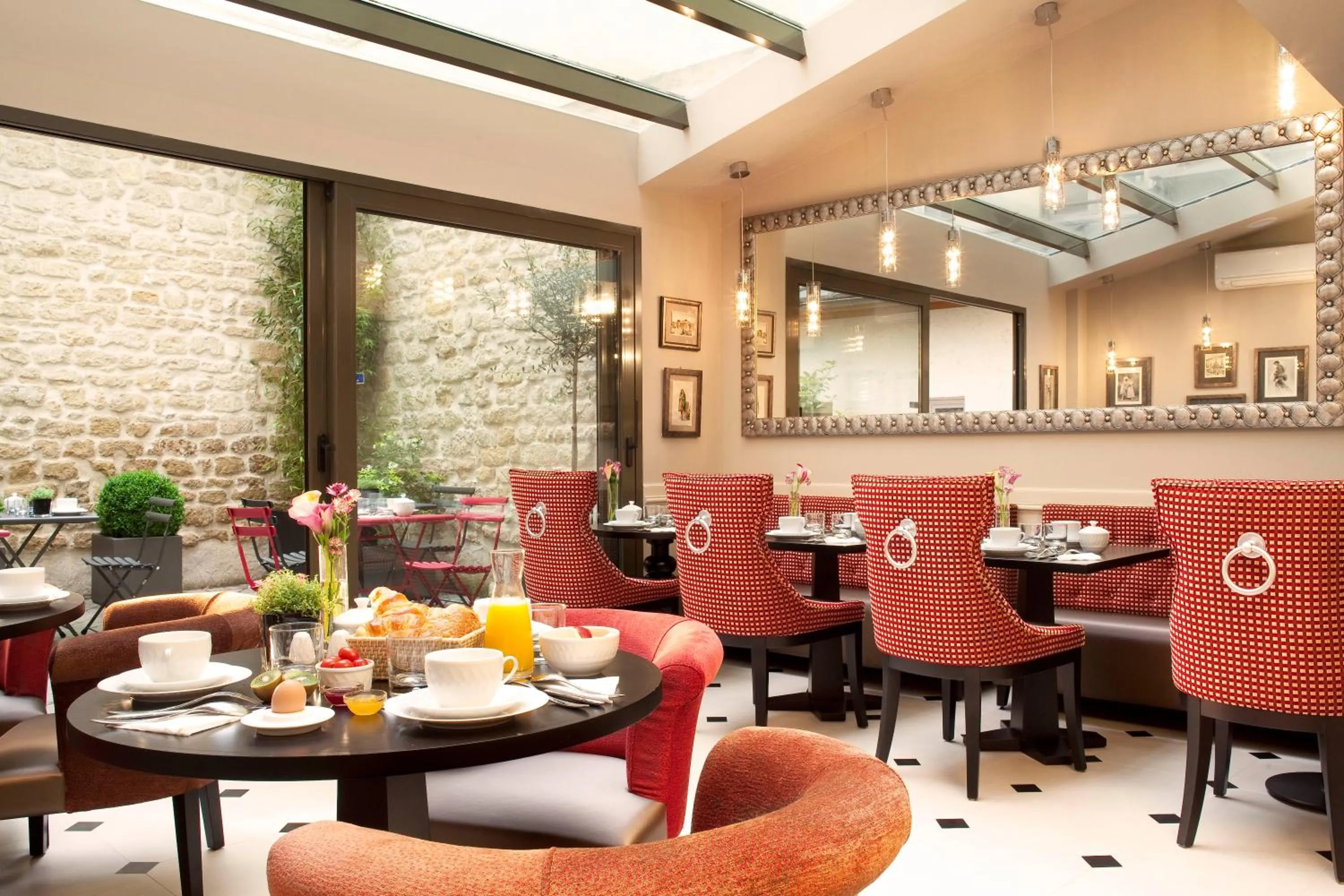 Restaurant/places to eat in Hôtel des Comédies