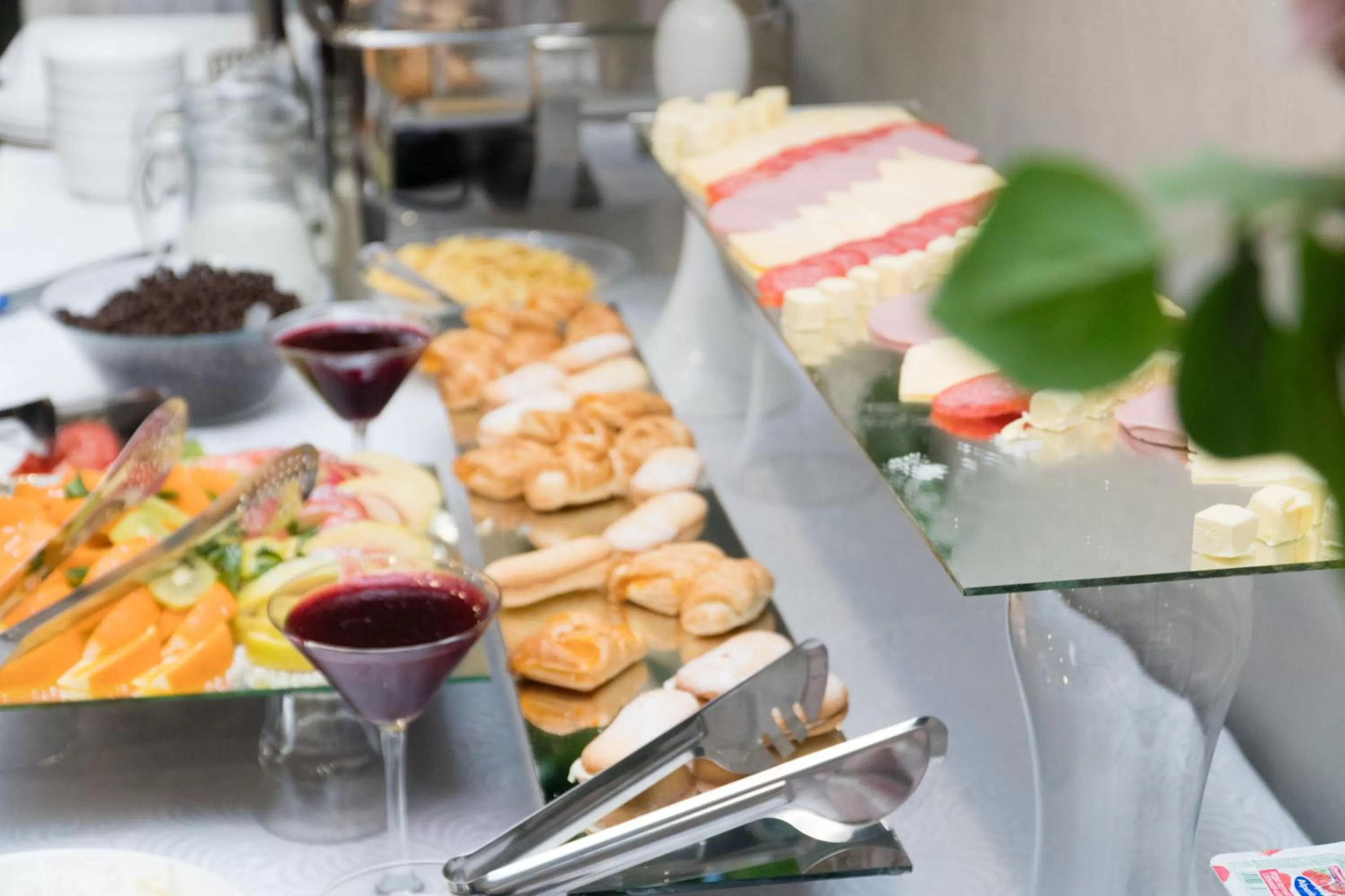 Food and drinks, Food in East Palace Hotel