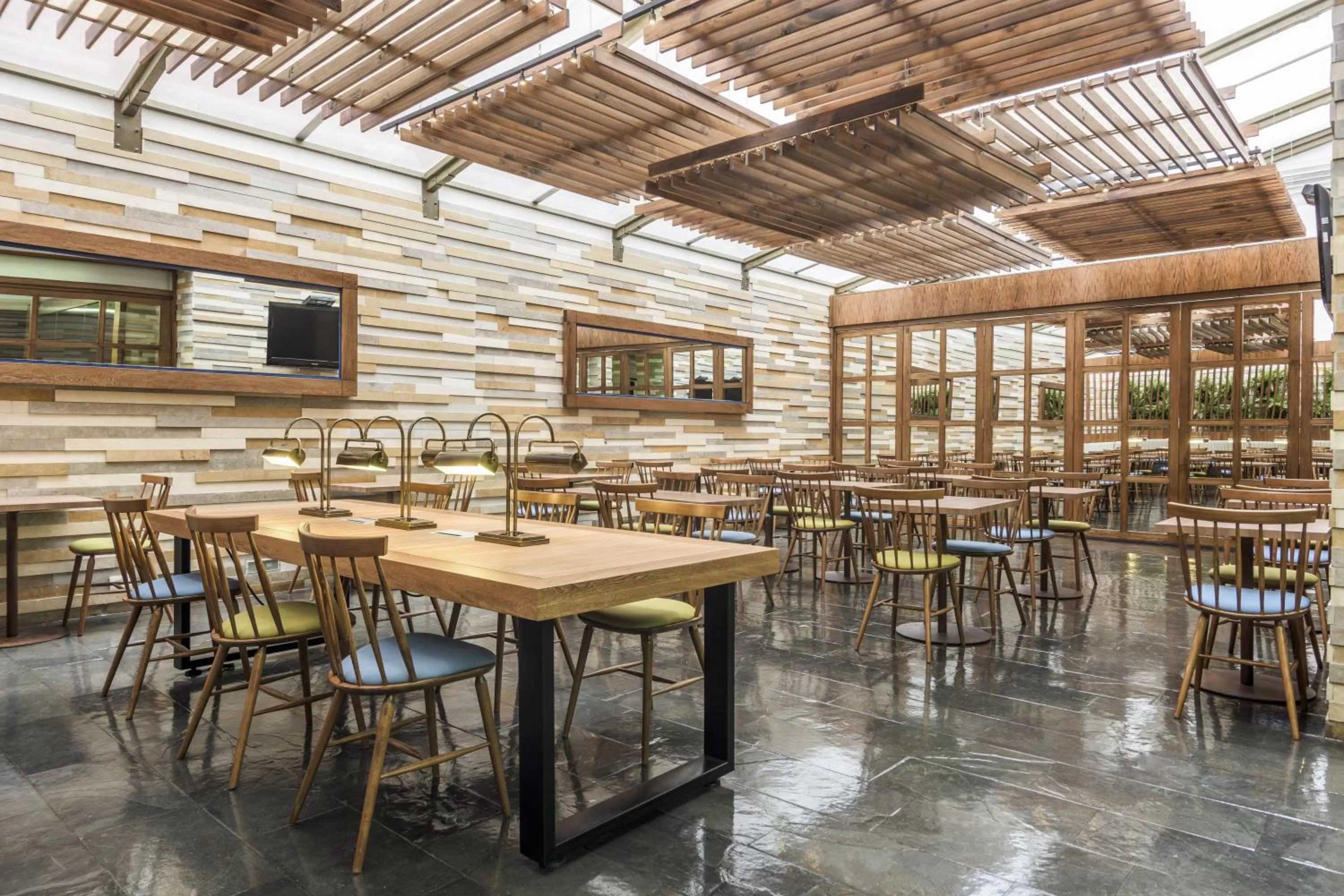 Restaurant/places to eat in Holiday Inn Express Bogotá - Parque La 93 by IHG