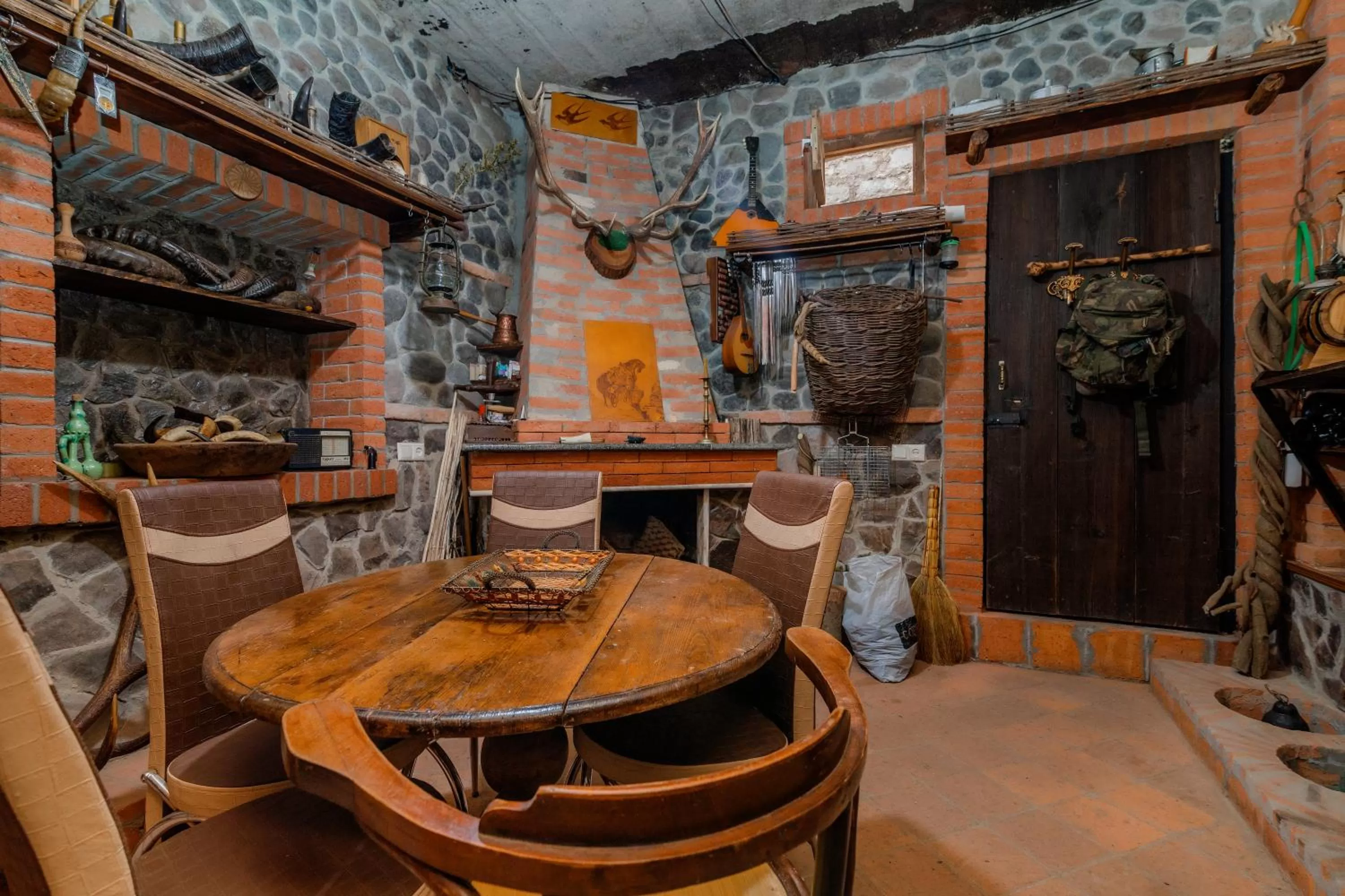 Lounge or bar, Dining Area in Borjomi Villa Roma