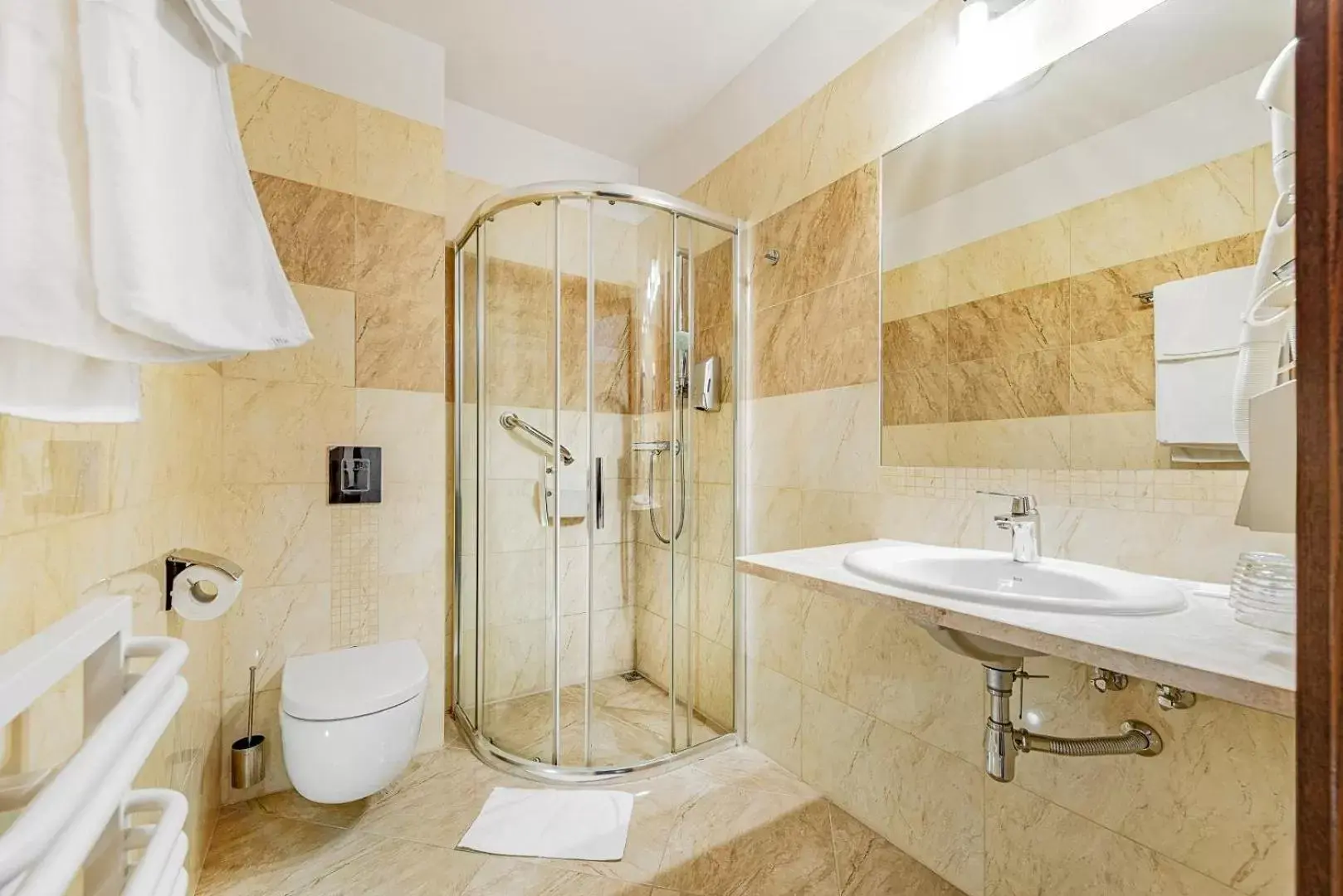 Small Double Room - single occupancy in Hotel Młyn Aqua Spa Biblioteka Small Double Room - single occupancy in Hotel Młyn Aqua Spa Biblioteka