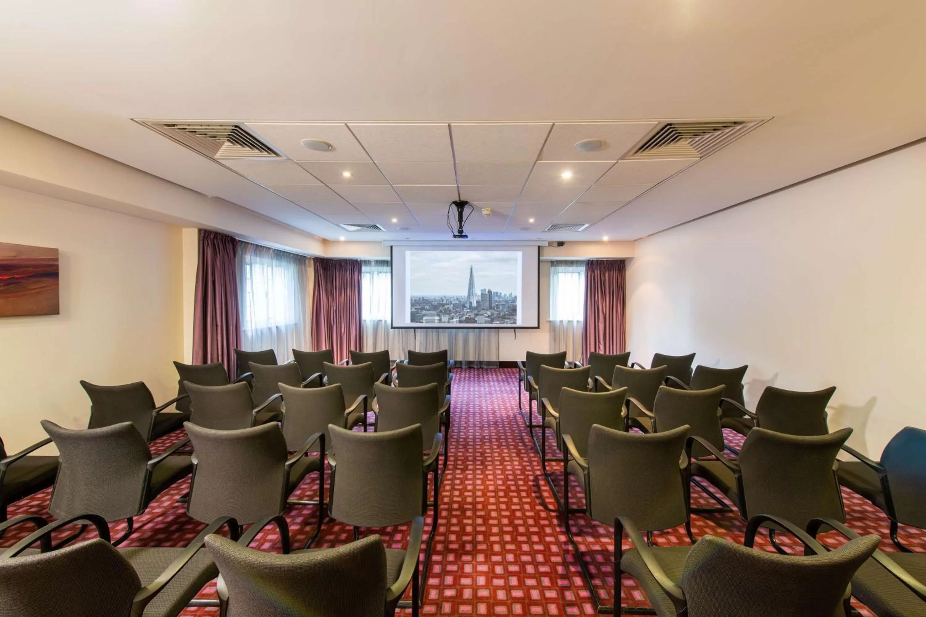 Meeting/conference room in DoubleTree by Hilton London Heathrow Airport