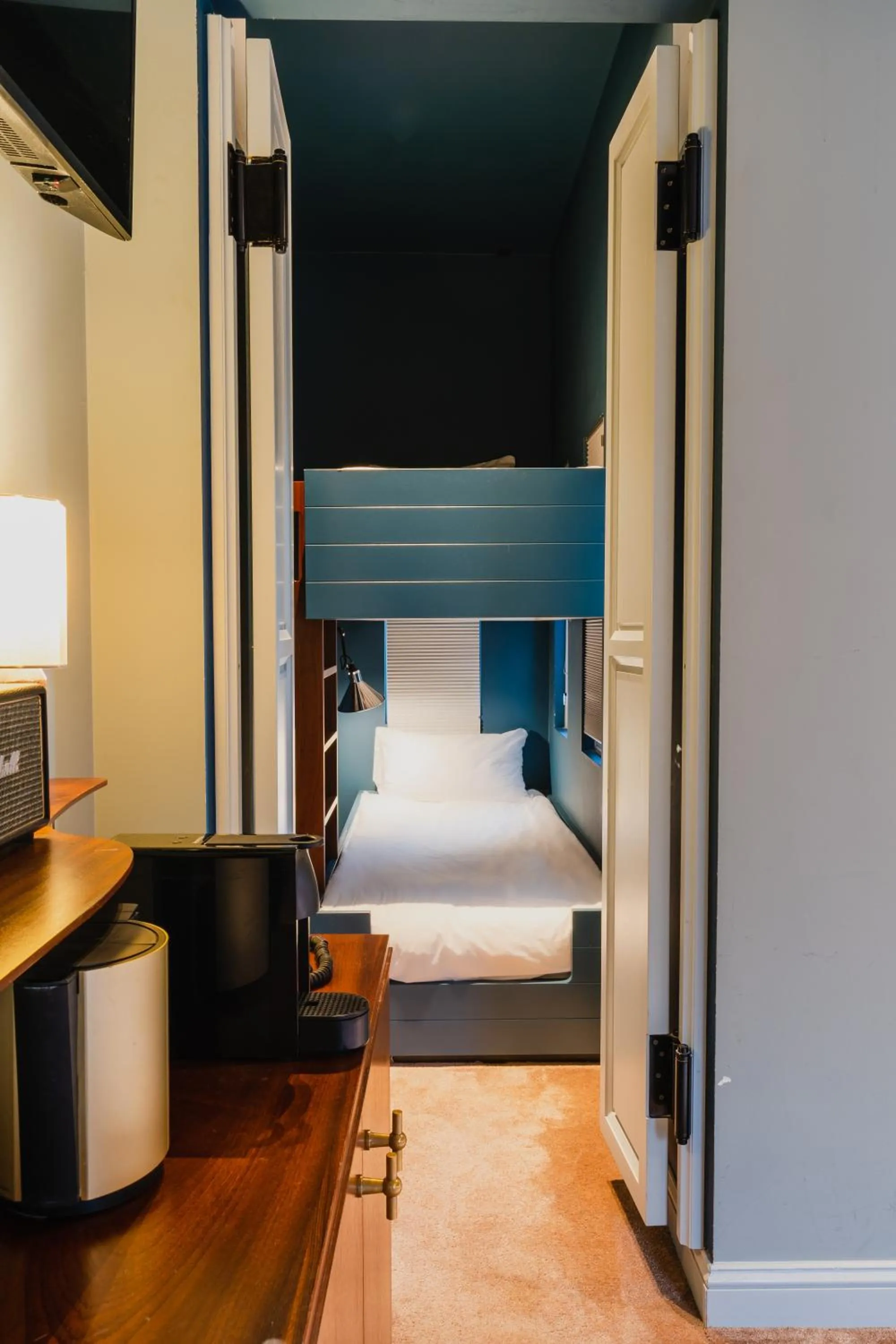 Coffee/tea facilities, Bed in Hotel Monastère Maastricht