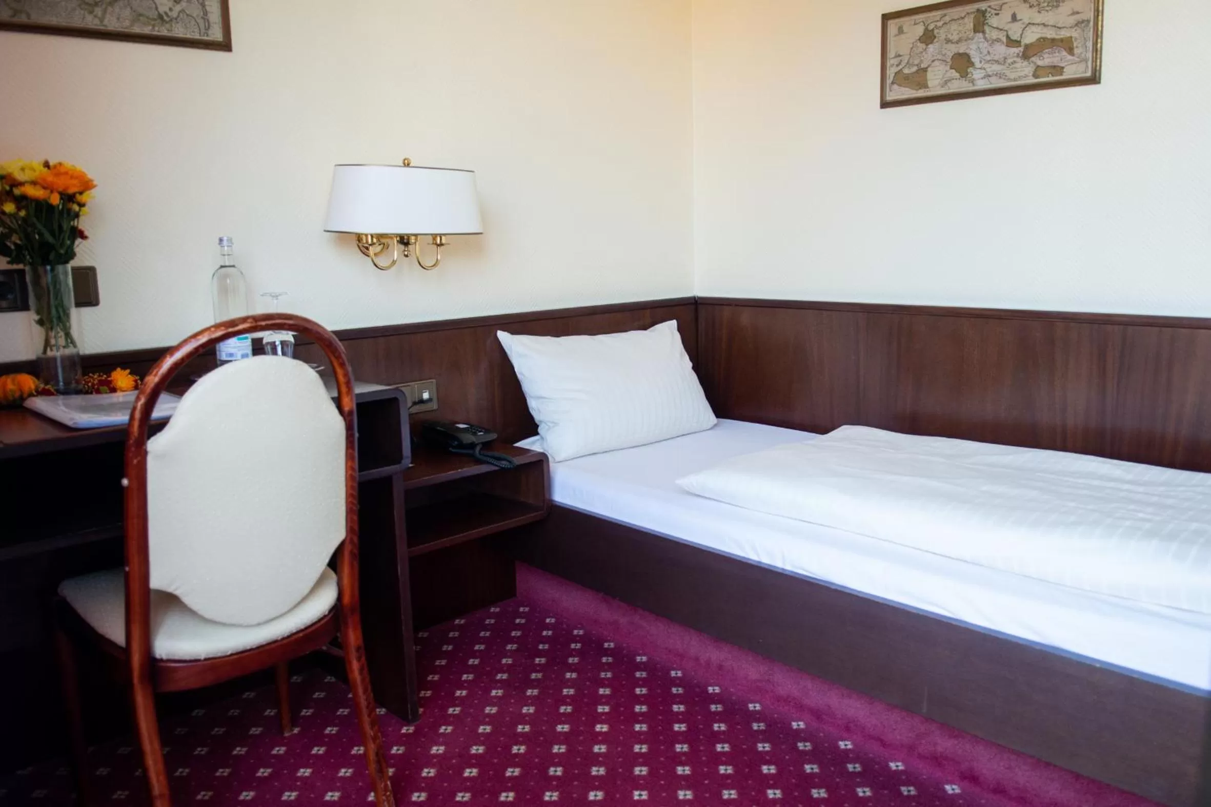 Bedroom in Hotel Haus am Zoo