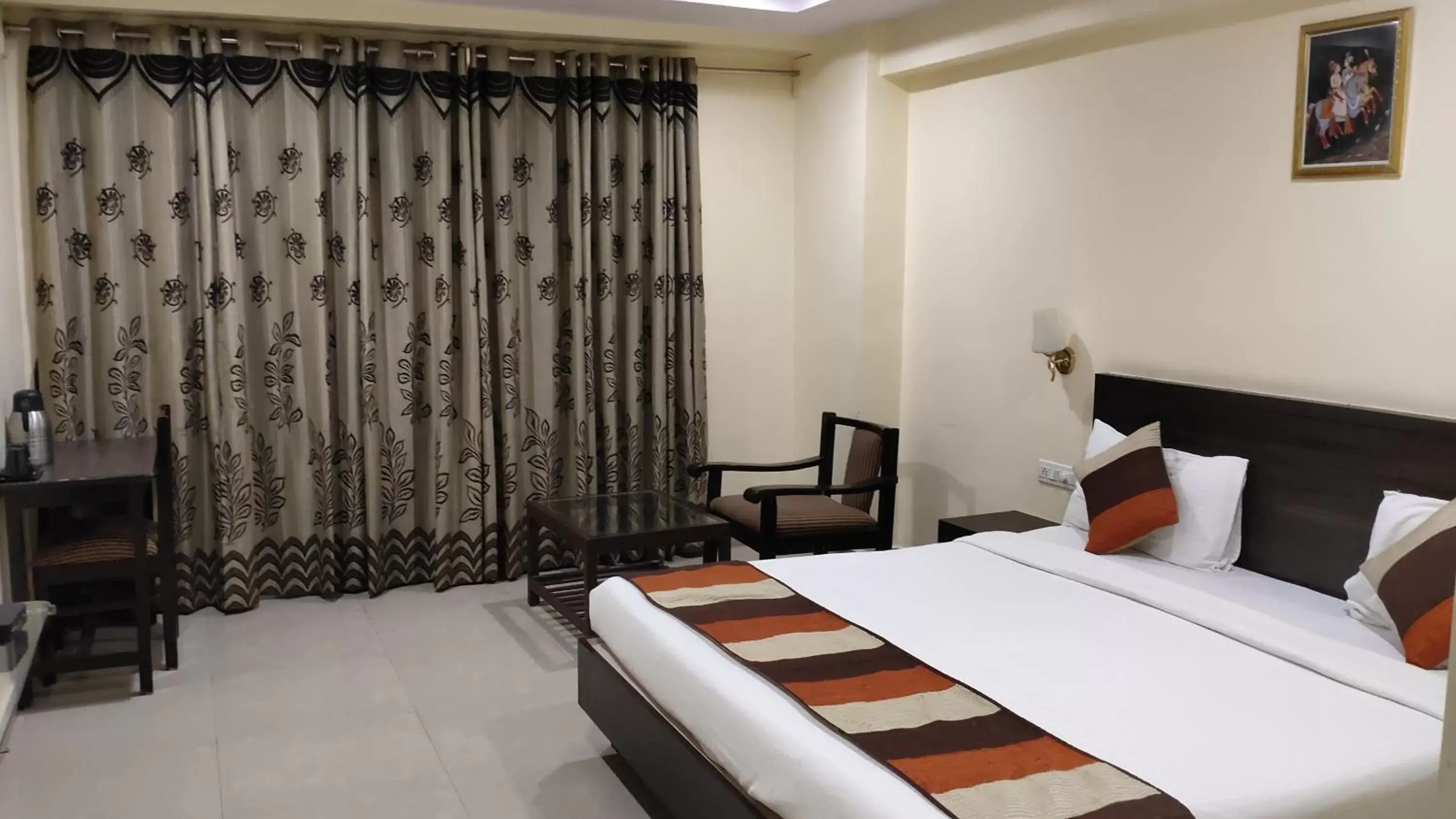 Superior Double Room in Hotel City Square By KeyMagics Superior Double Room in Hotel City Square By KeyMagics