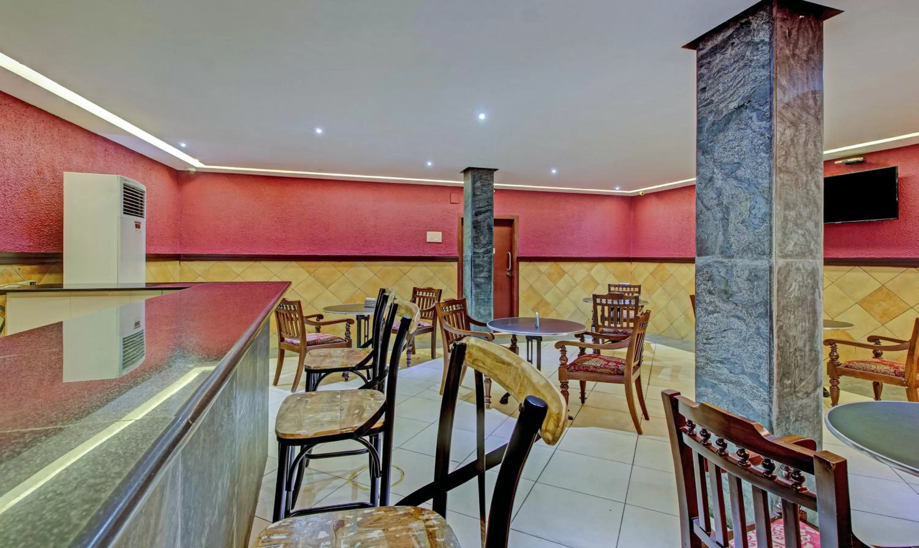 Restaurant/places to eat in Treebo Prince