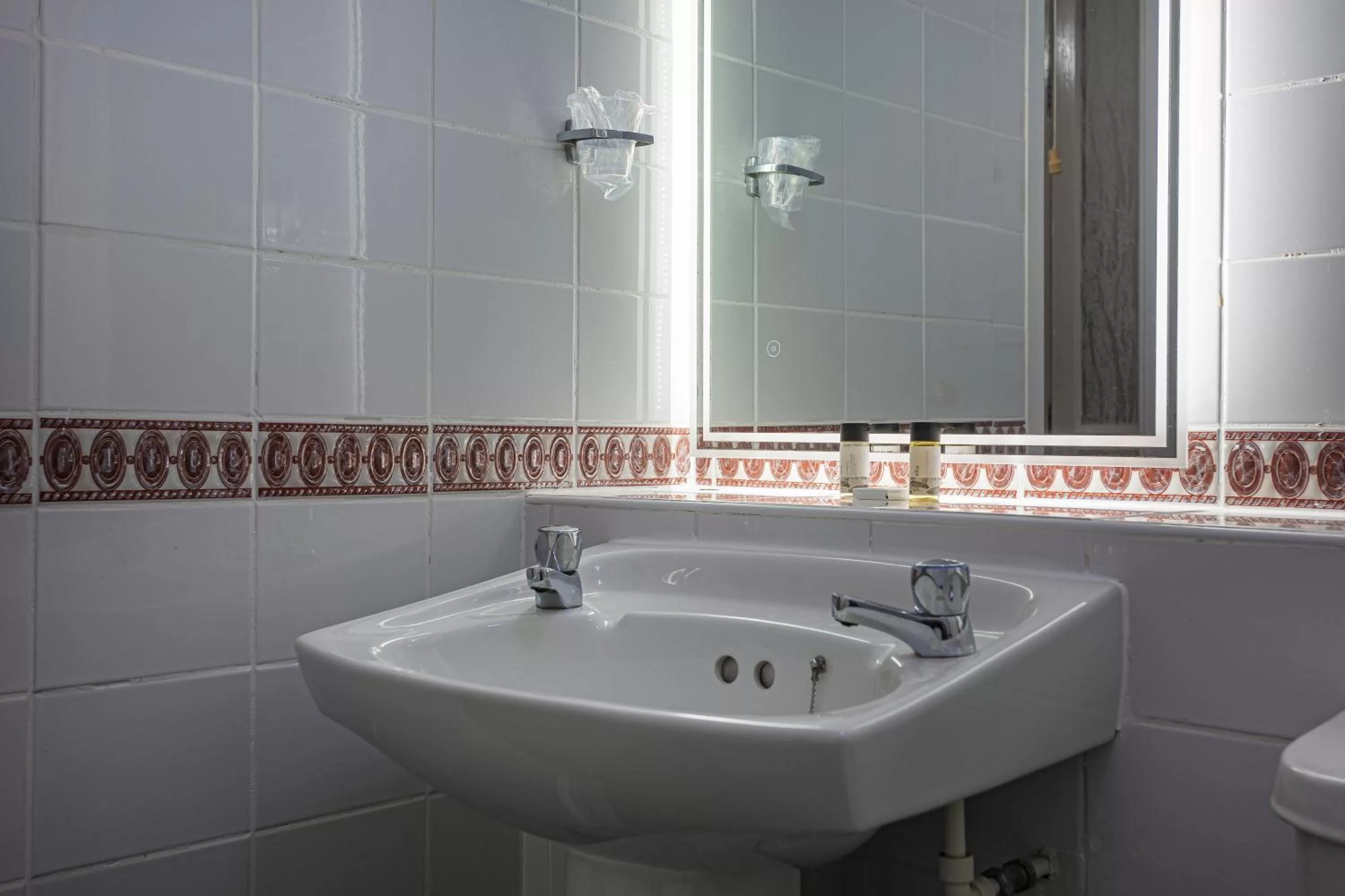 Bathroom in The Crown Hotel, Boroughbridge, North Yorkshire - The Coaching Inn Group