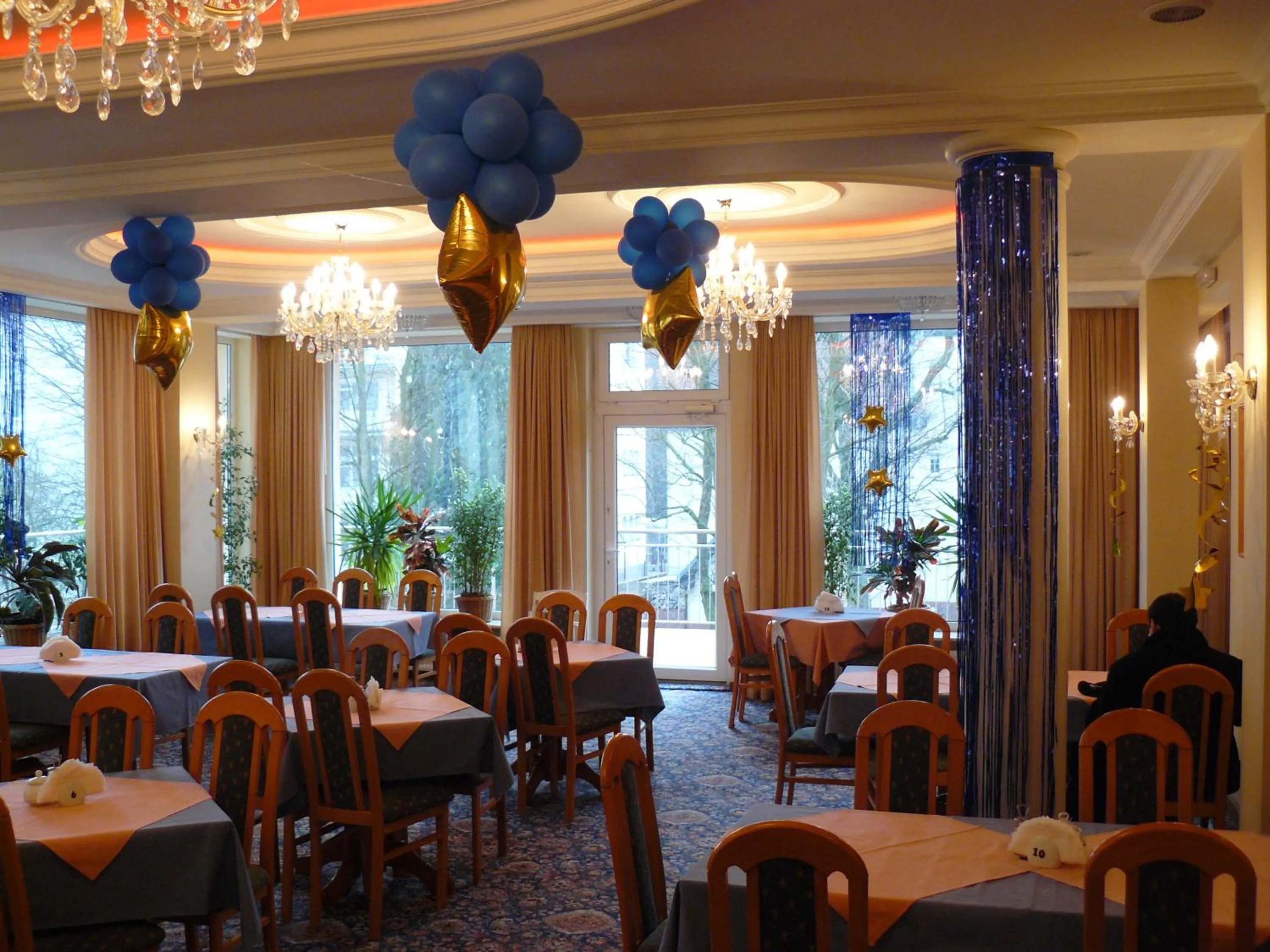 Restaurant/places to eat in Hotel Polaris