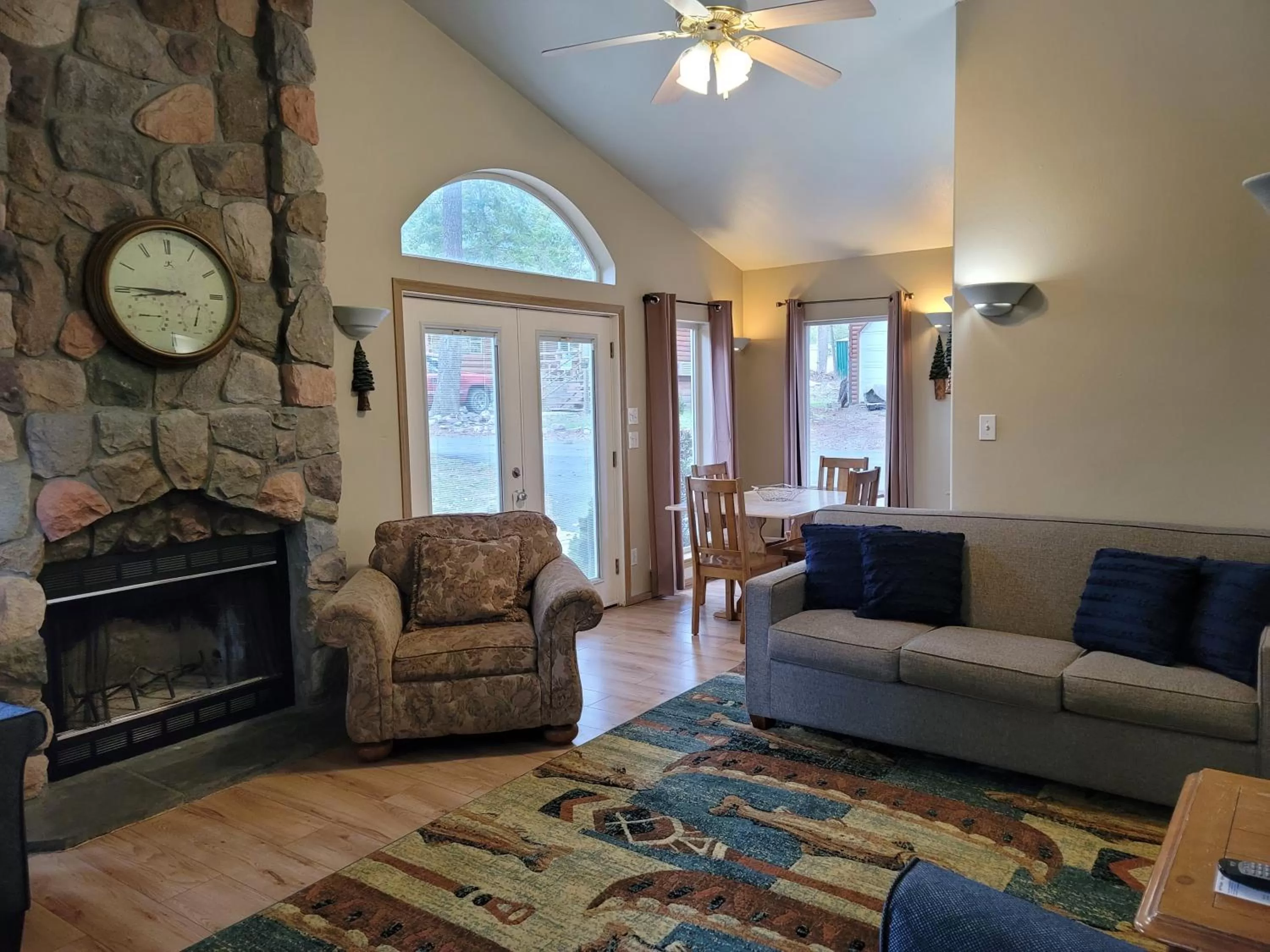 Riverfront Motel & Cabins