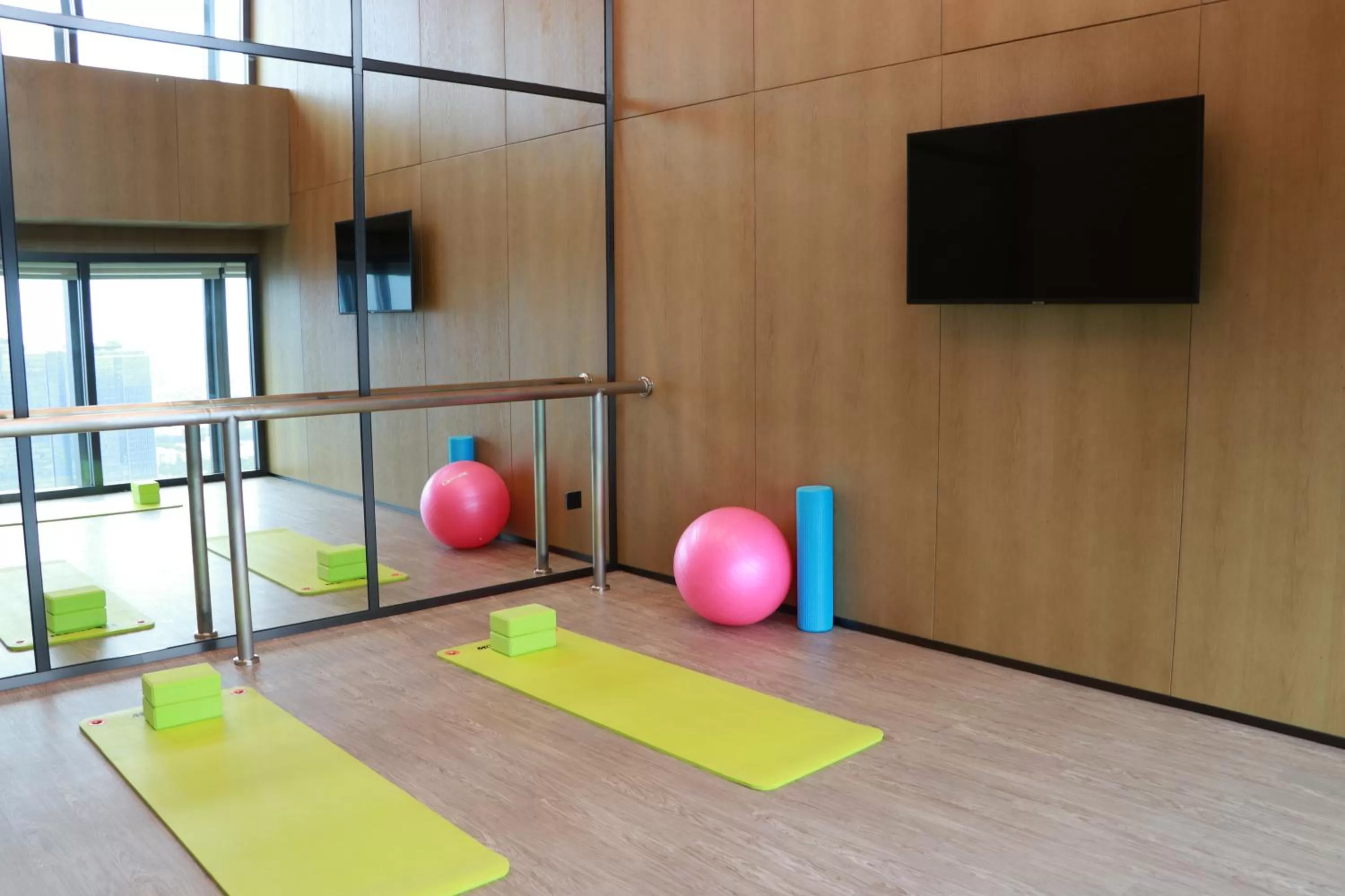 Fitness centre/facilities in Crowne Plaza Shenzhen Nanshan by IHG