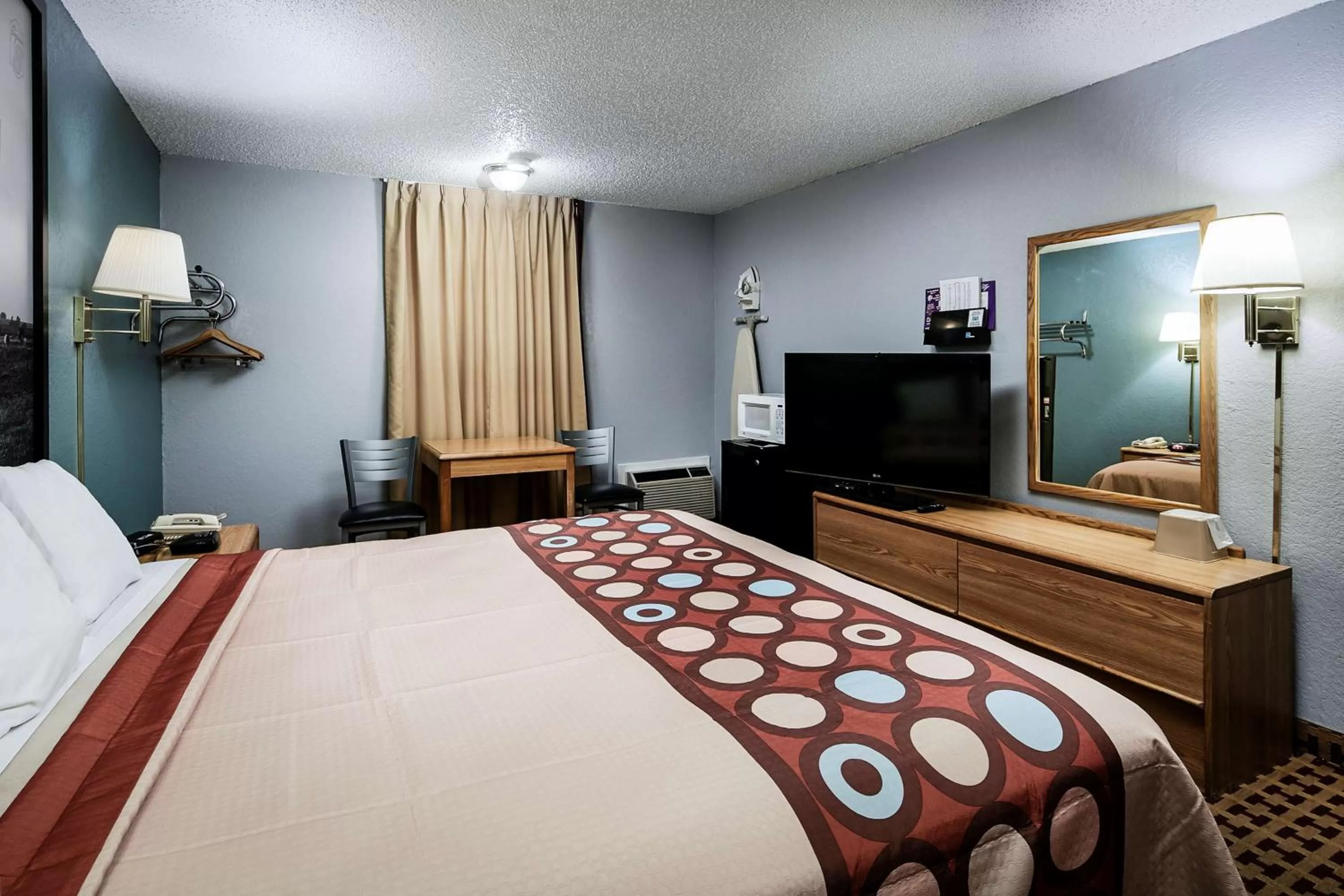 Photo of the whole room, Bed in Super 8 by Wyndham Elk City