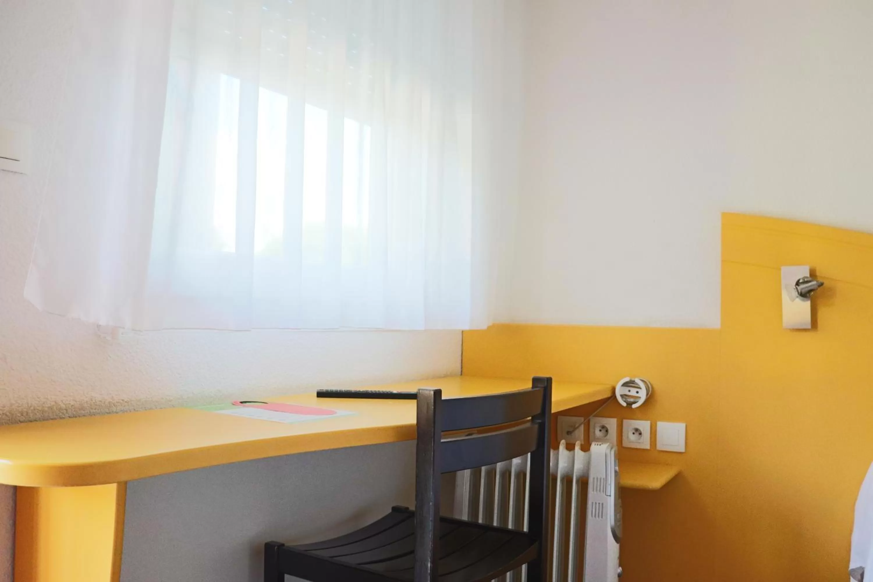 hair dresser in Hôtel Lémand Lyon Est - Villefontaine