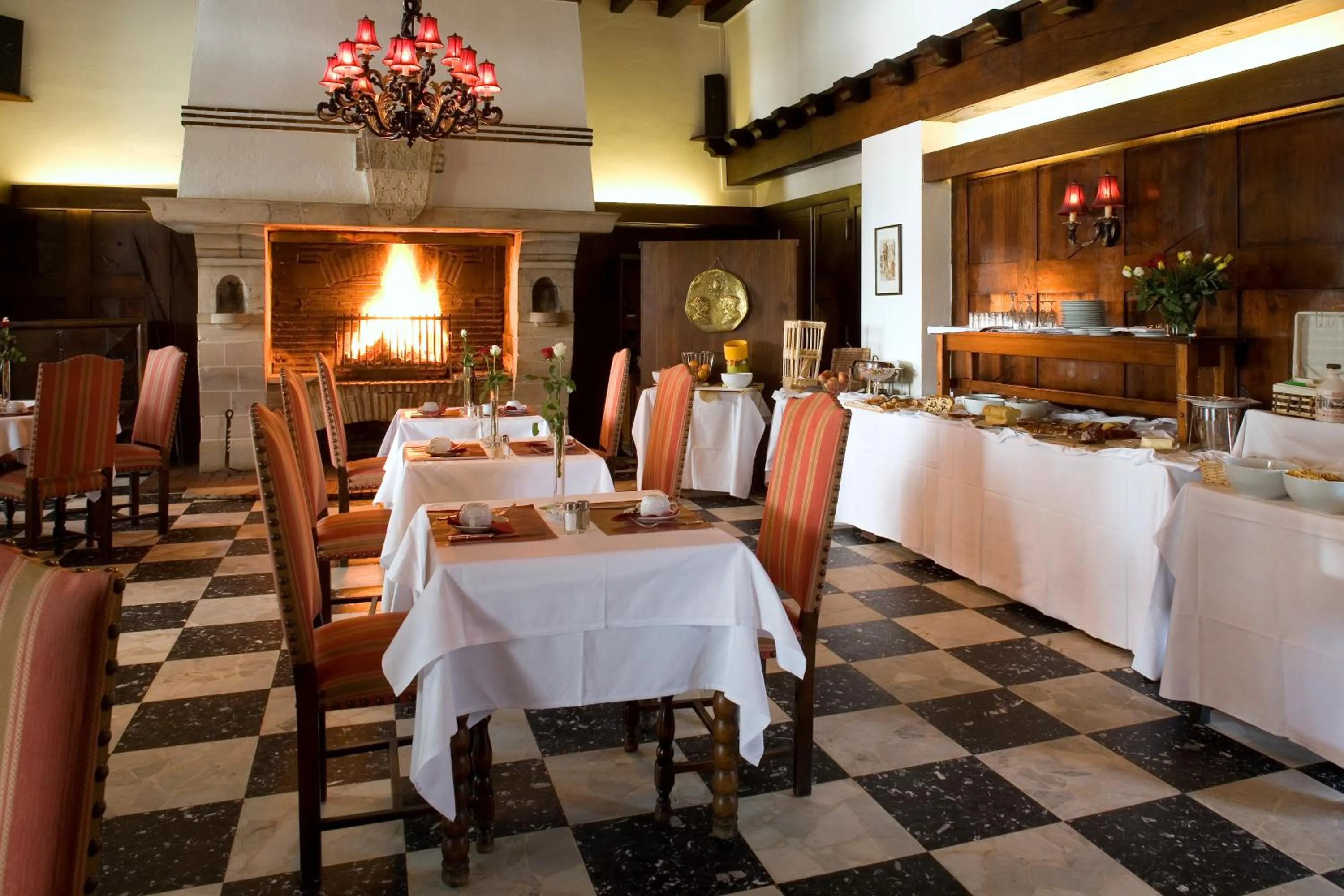 Restaurant/places to eat in Grand Hôtel de l'Abbaye