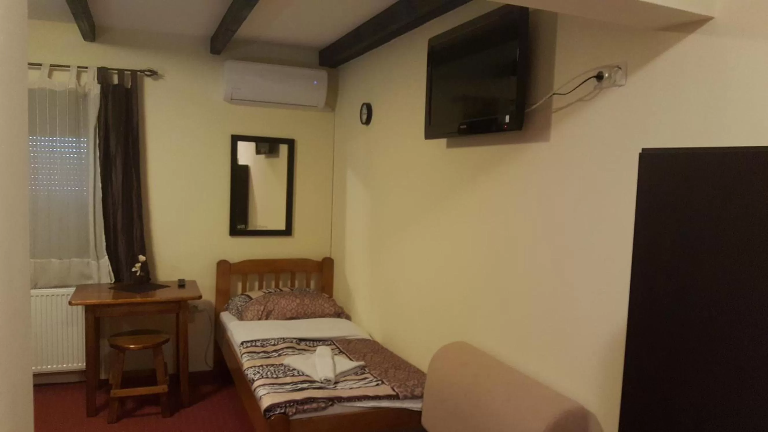 TV/Entertainment Center in Valpovački dvori B&B