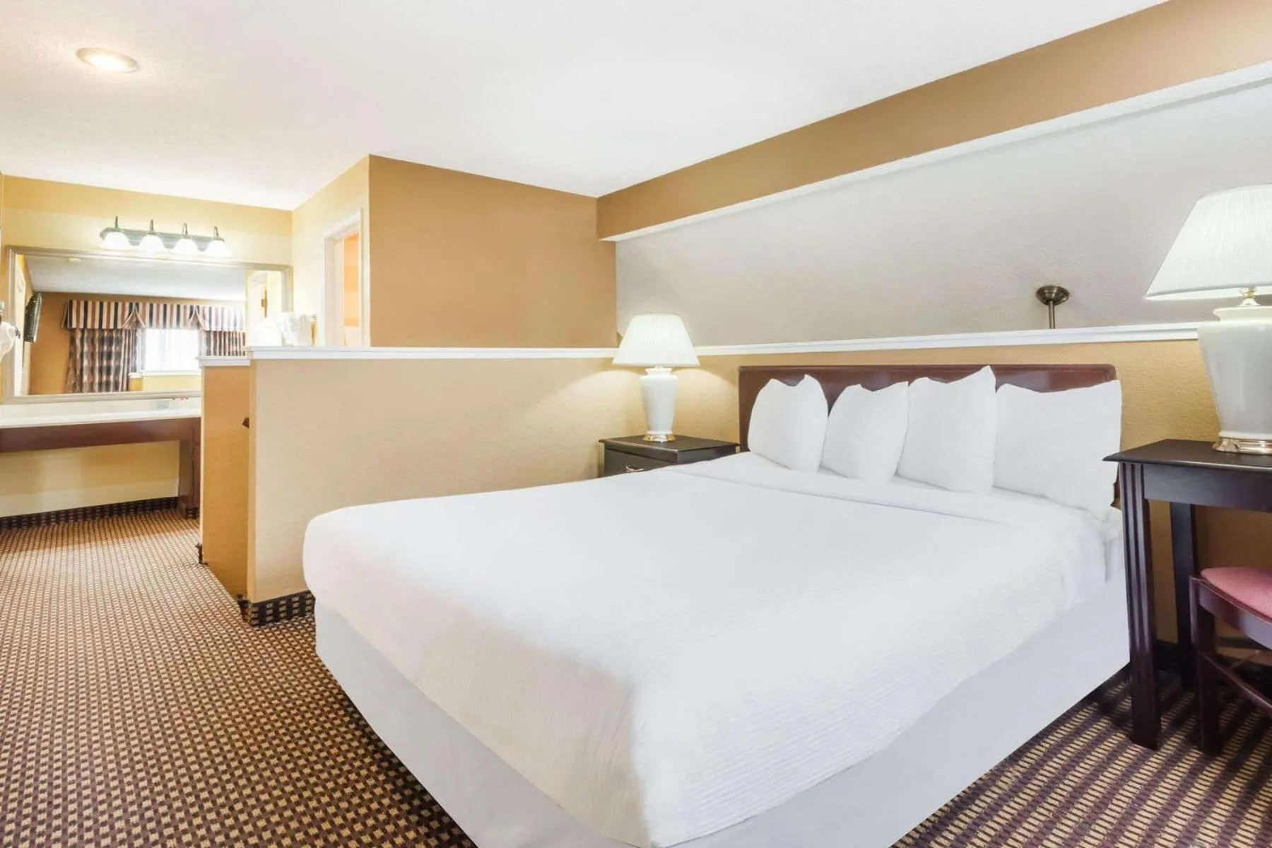 Bed in Hawthorn Extended Stay by Wyndham Columbus