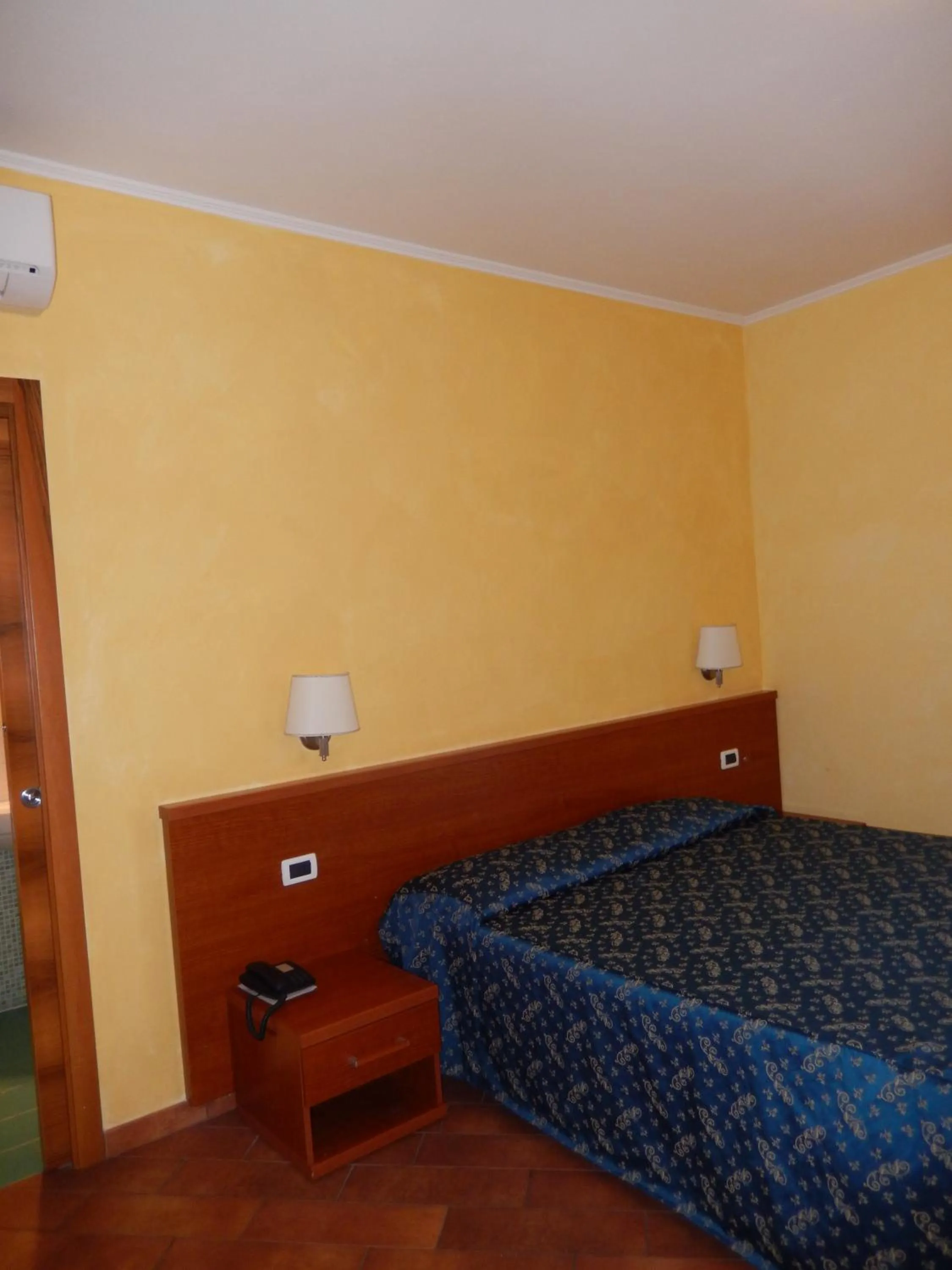 Bed in Albergo Dei Leoni