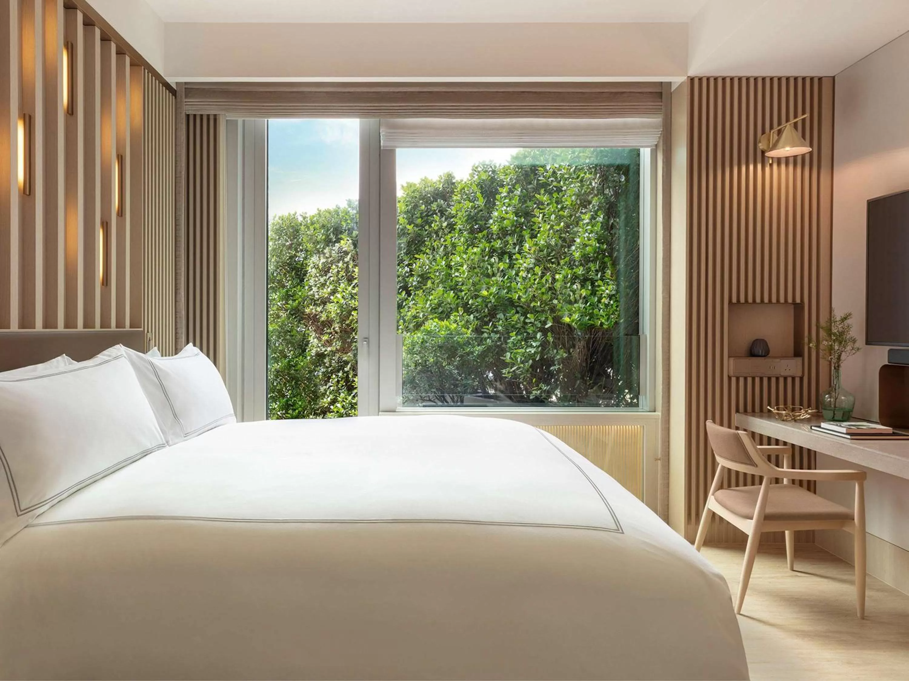 Photo of the whole room, Bed in The Silveri Hotel Hong Kong - MGallery Collection