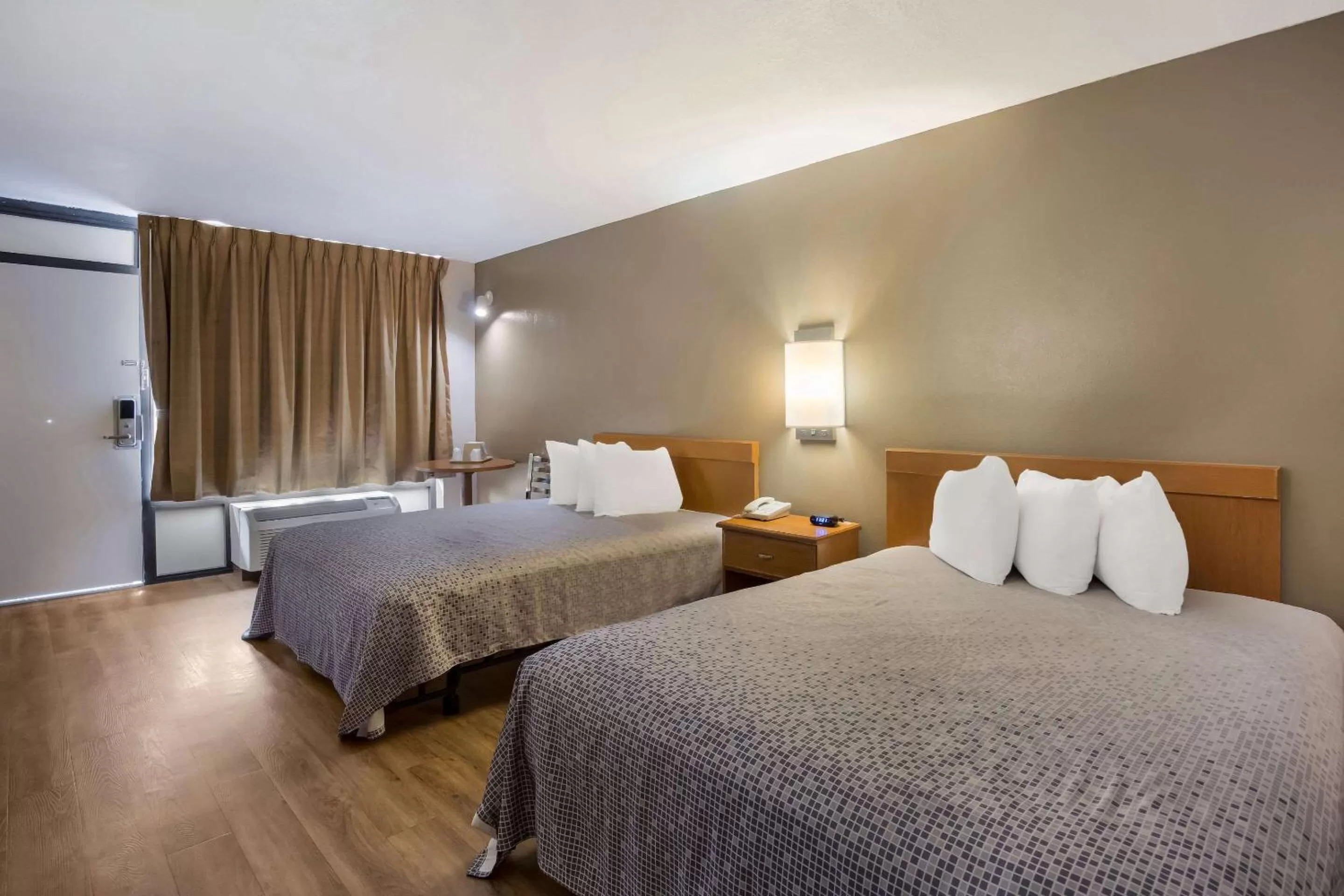 Bedroom in Econo Lodge Live Oak