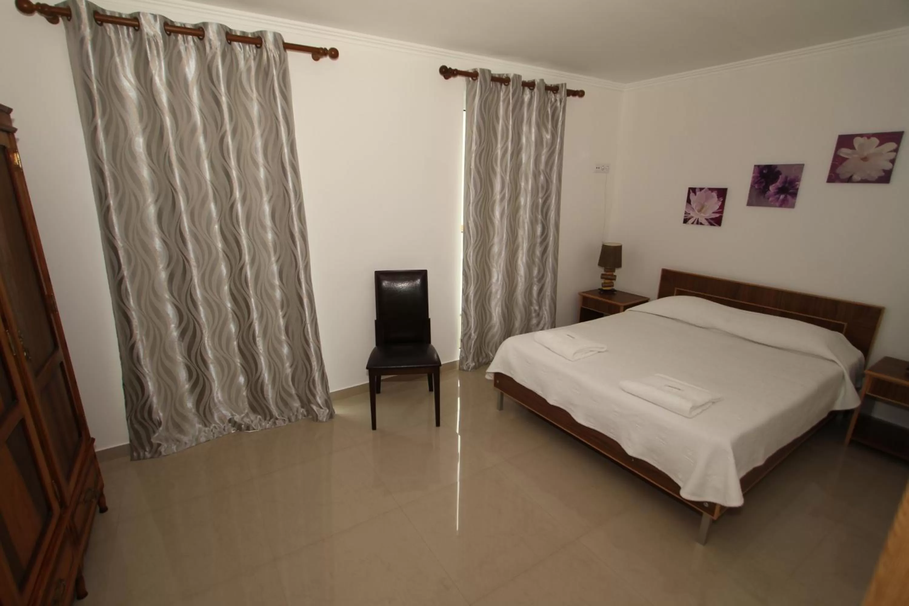 Photo of the whole room, Bed in Costa & Isaias Apartamentos