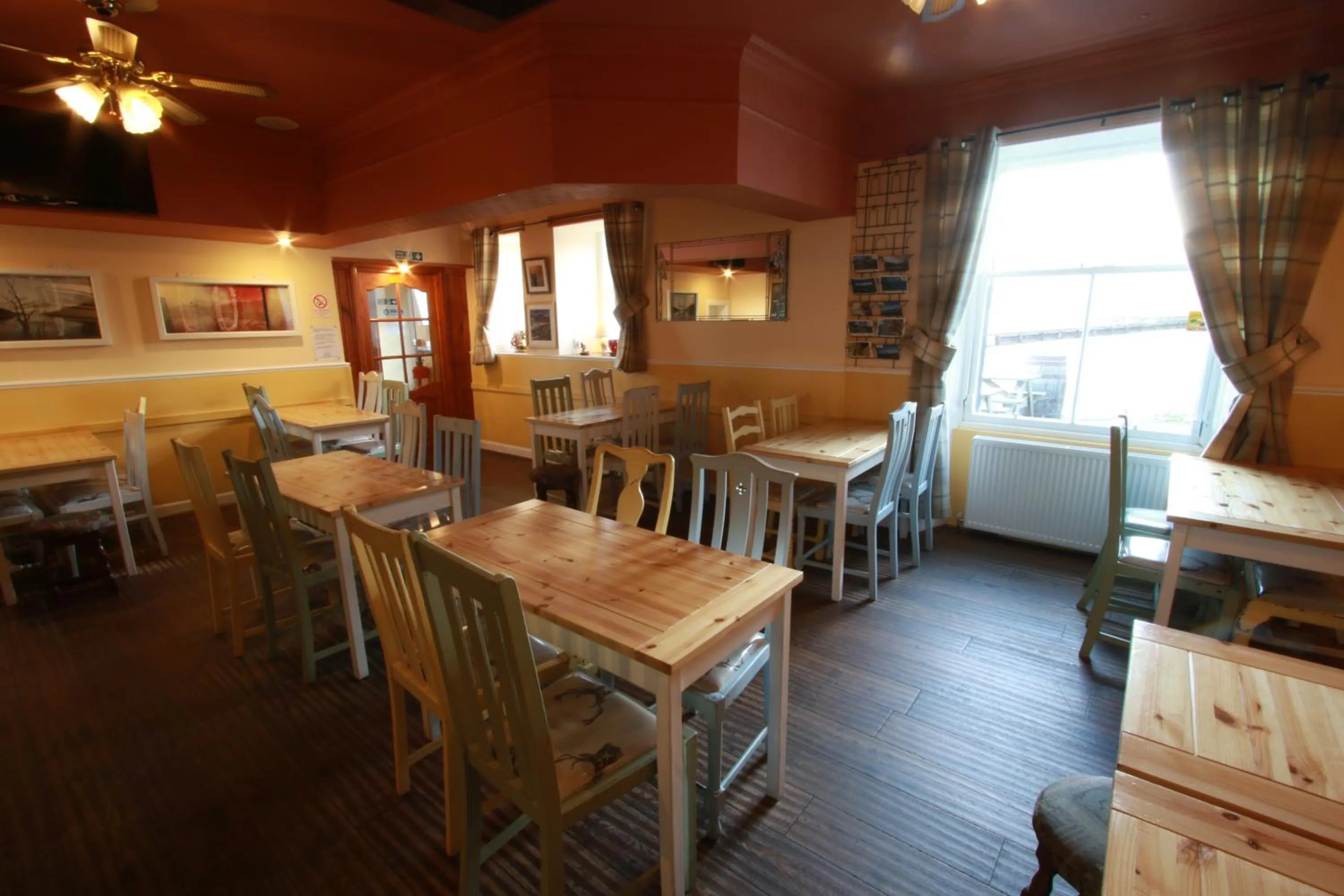 Lounge or bar in Inn at Ardgour