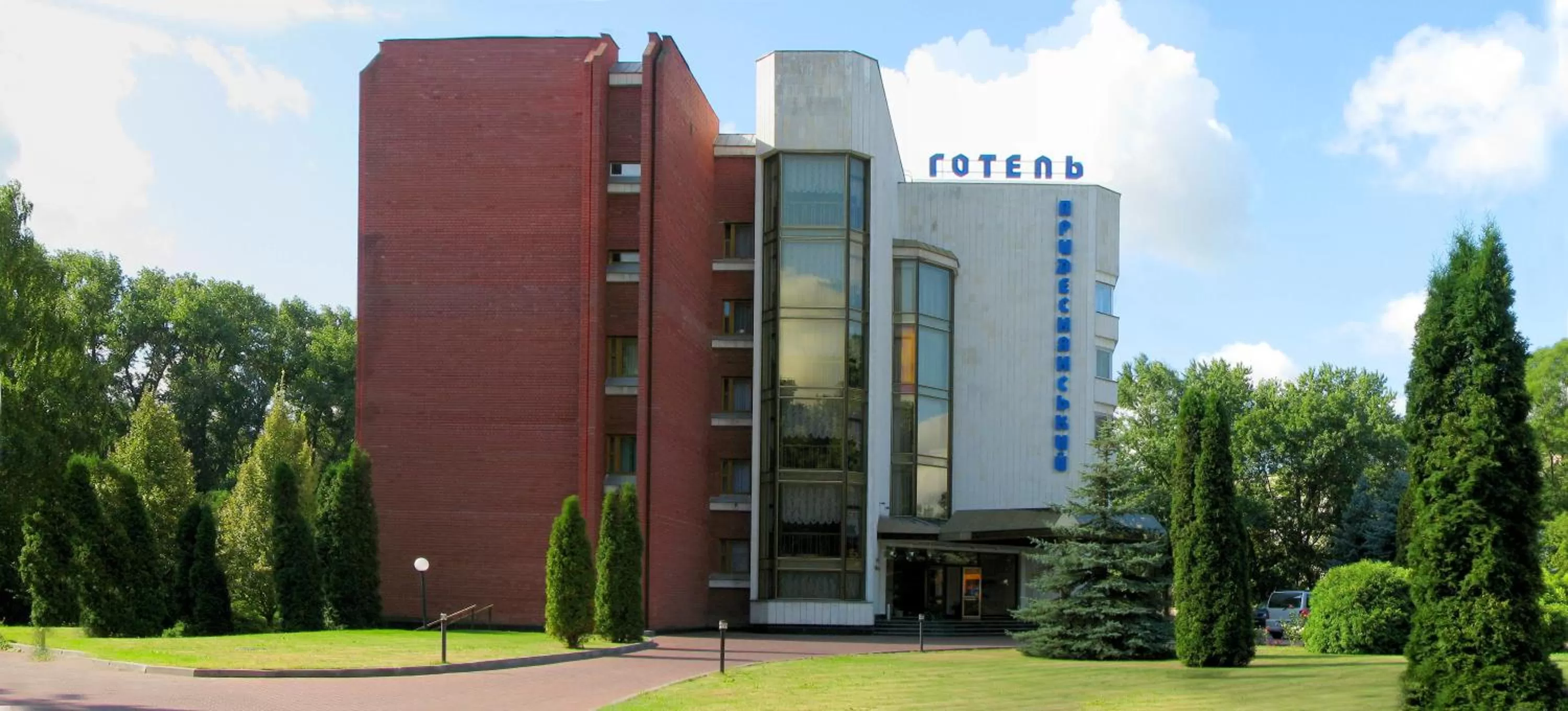 Facade/entrance, Property Building in Hotel Prydesnyansky