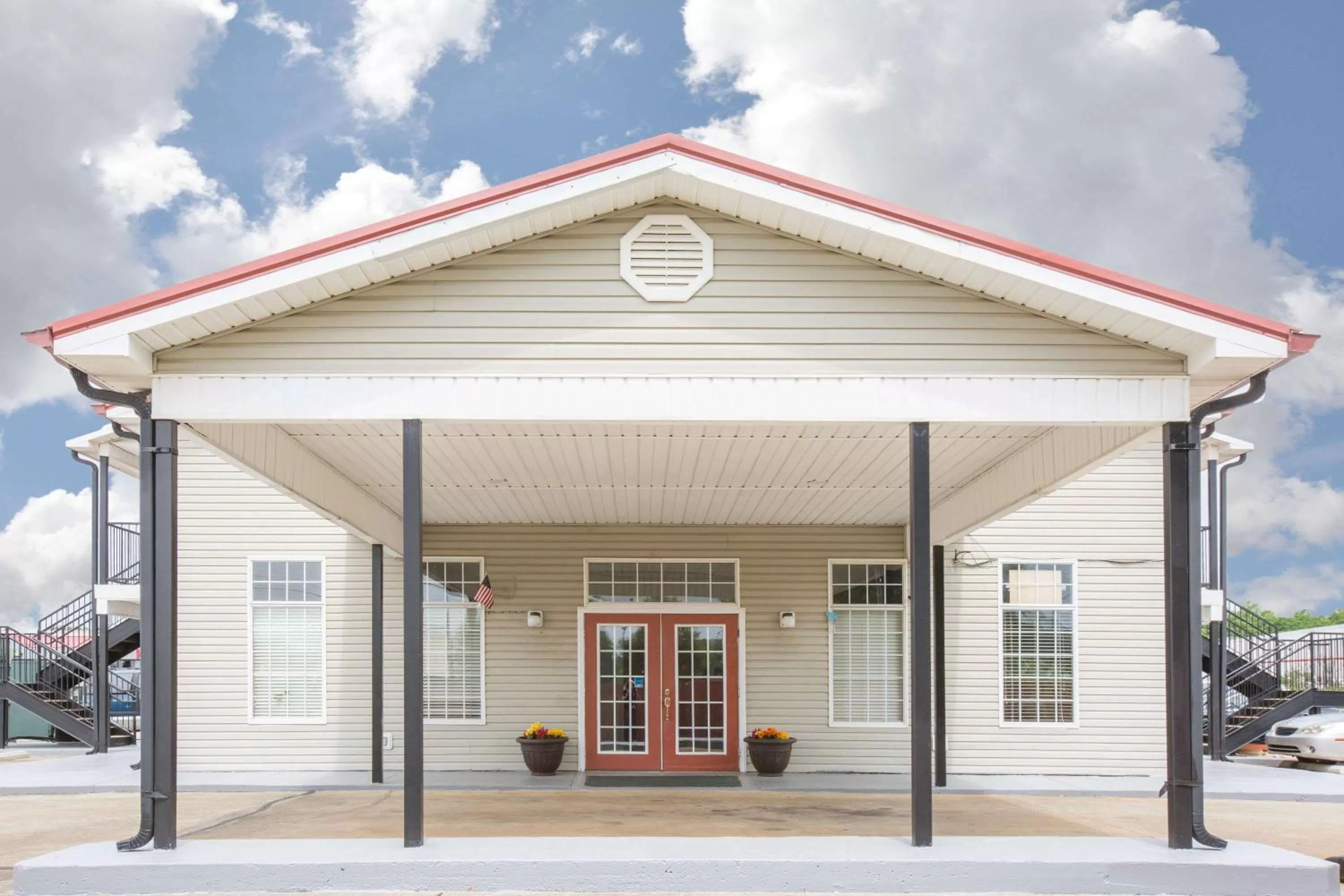 Property building in Super 8 by Wyndham Talladega AL