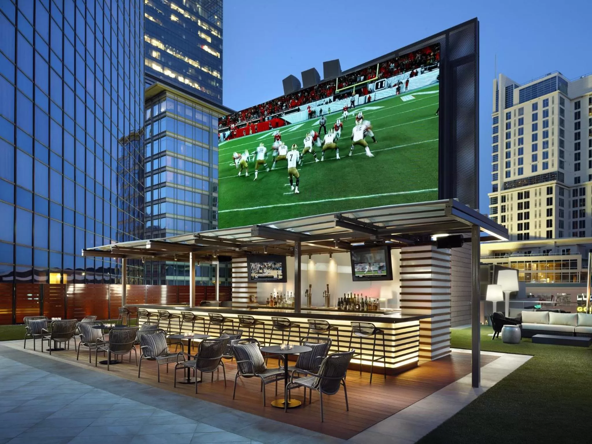 Lounge or bar in Omni Charlotte Hotel