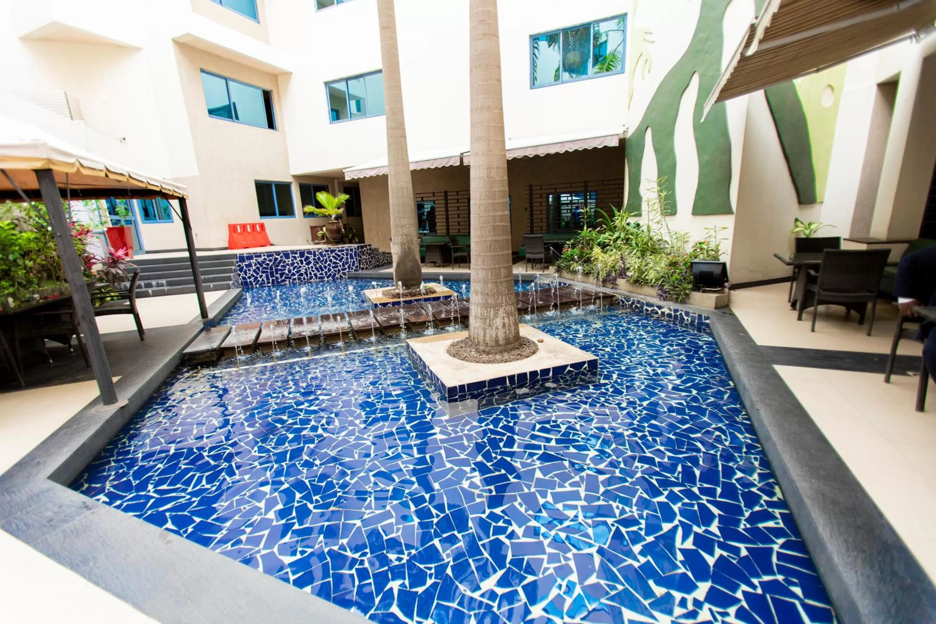 Restaurant/places to eat in Best Western Premier Accra Airport Hotel