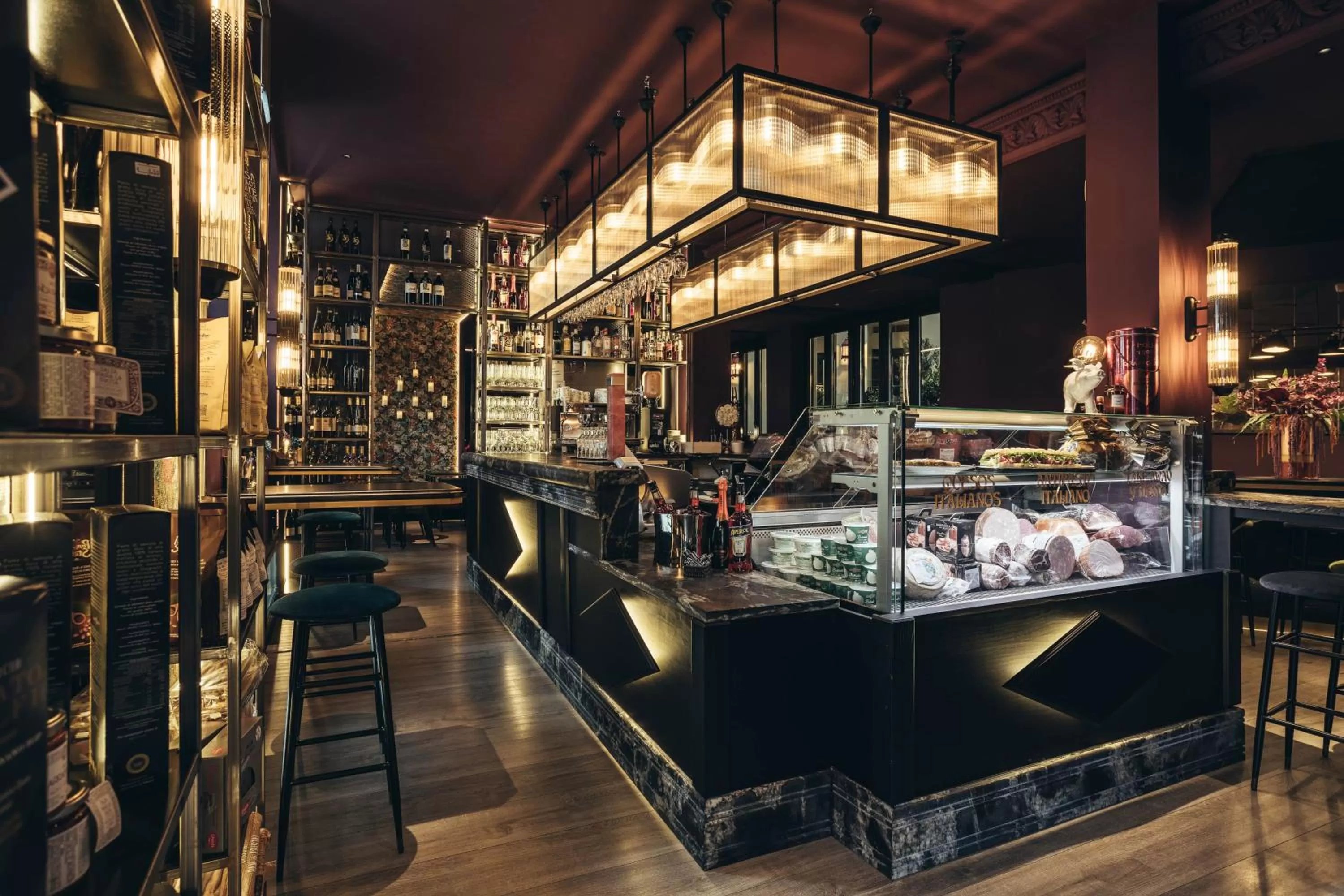 Restaurant/places to eat in One Shot Luchana